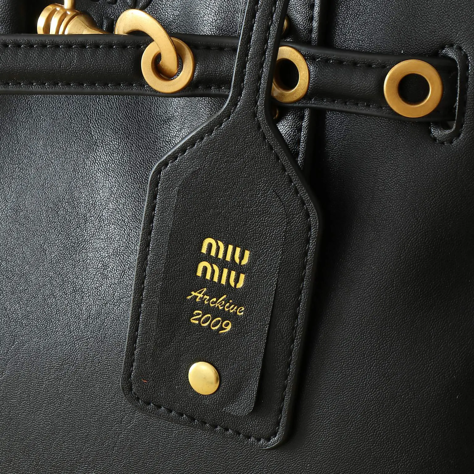 Miu Miu 金色 牛皮 配饰 精选款
