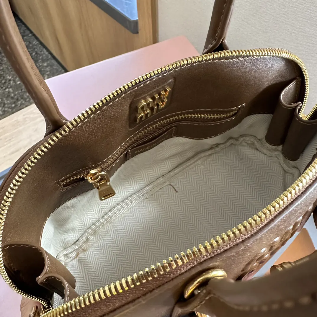 Miu MiuMiu 通勤人必备 包 手提包 通勤手提款