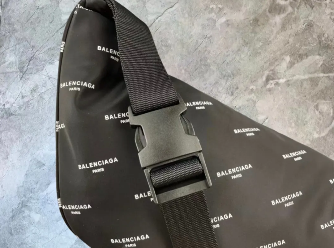Balenciaga 丝印 有售 质量 巴黎世家胸包 腰包 男女同款 休閒腰包款