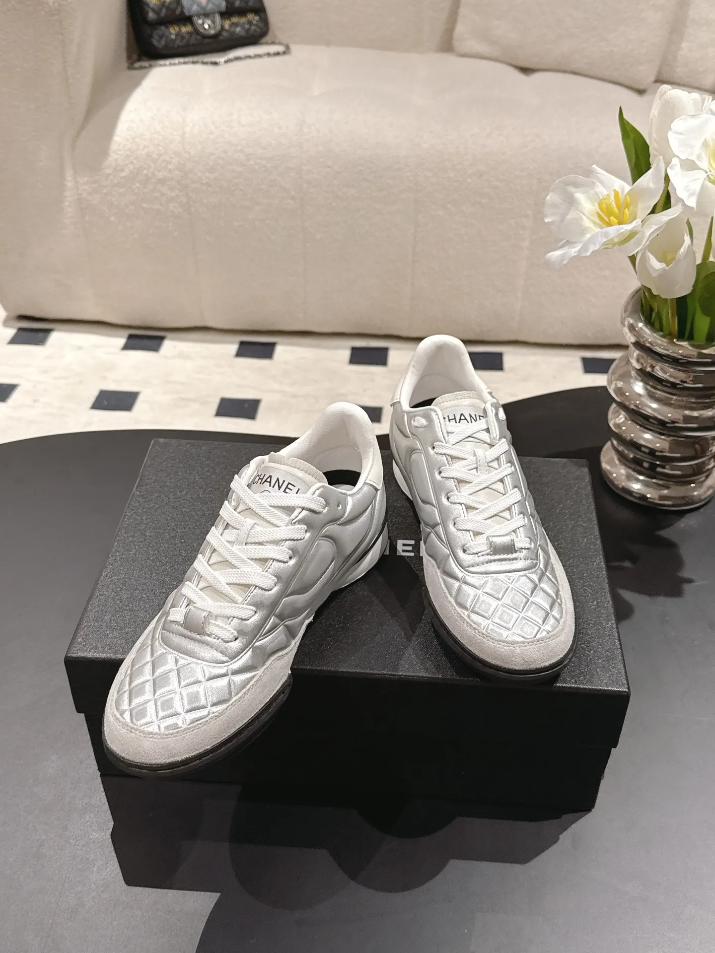 Chanel 白色羊皮休闲鞋 经典低帮