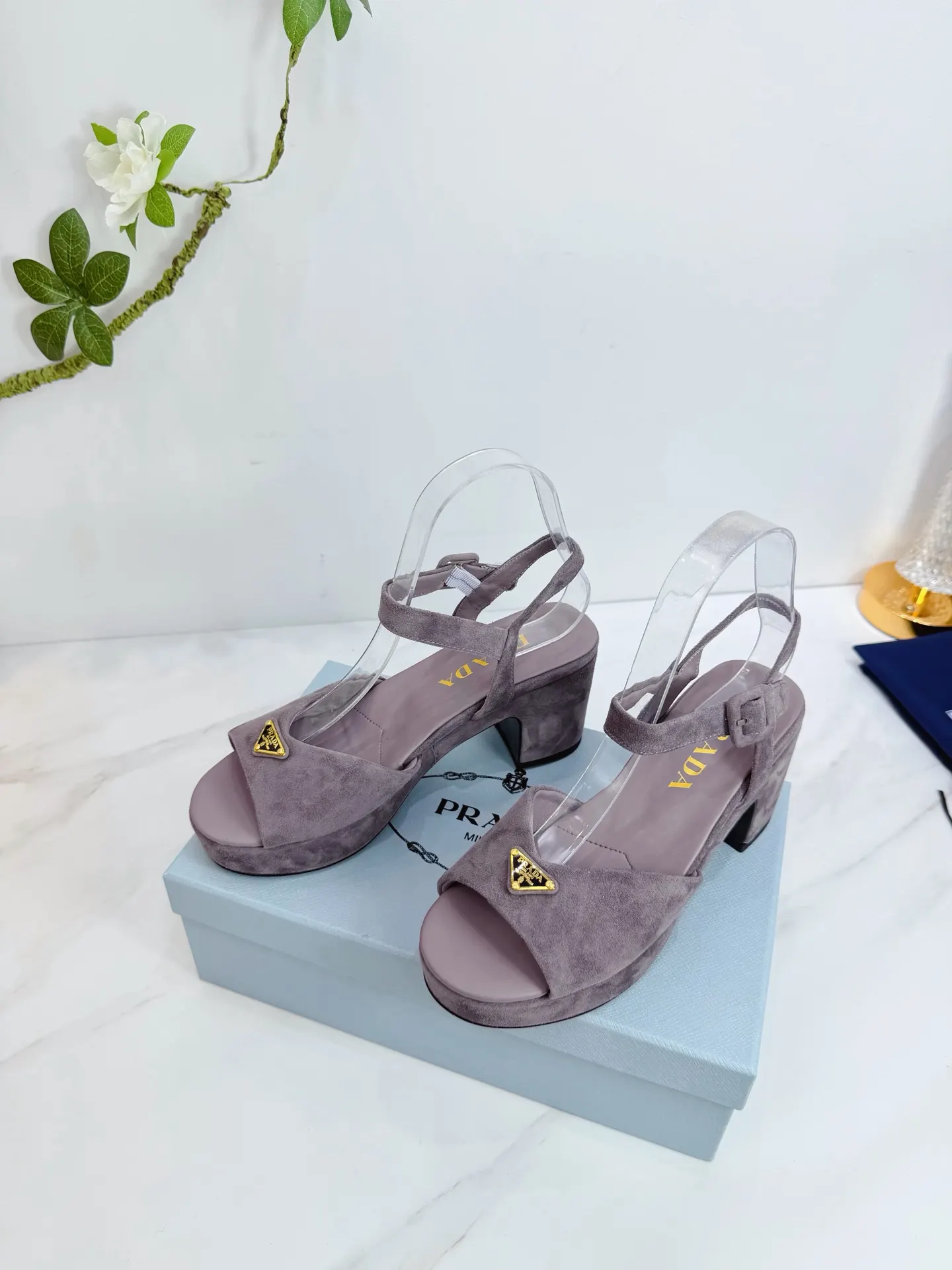 Prada 羊皮 休闲鞋 舒适