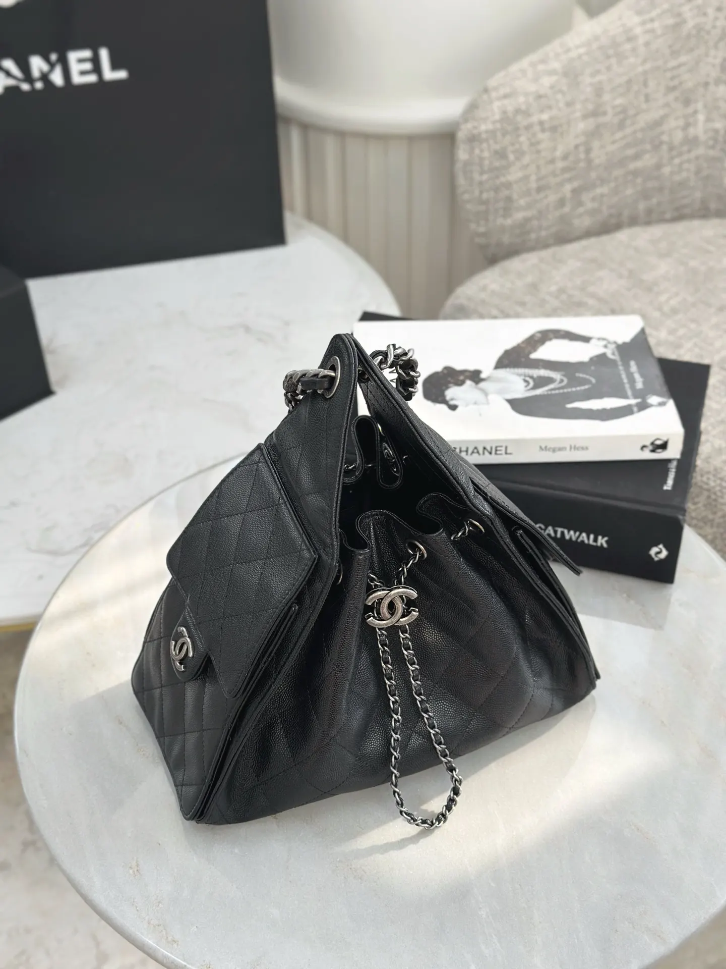 Chanel 黑色牛皮Hobo腋下包