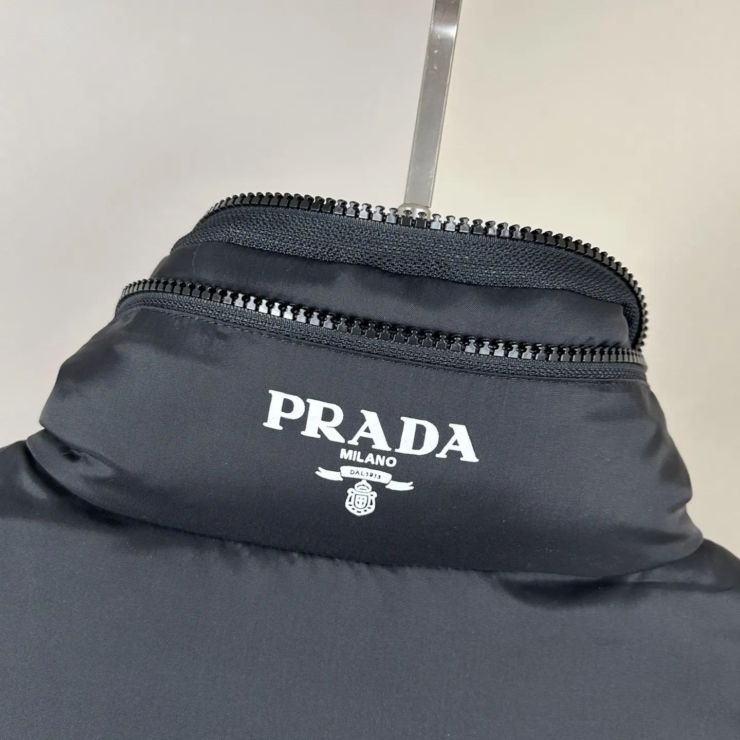 Prada 三角标 羽绒服 通勤休闲 夾克