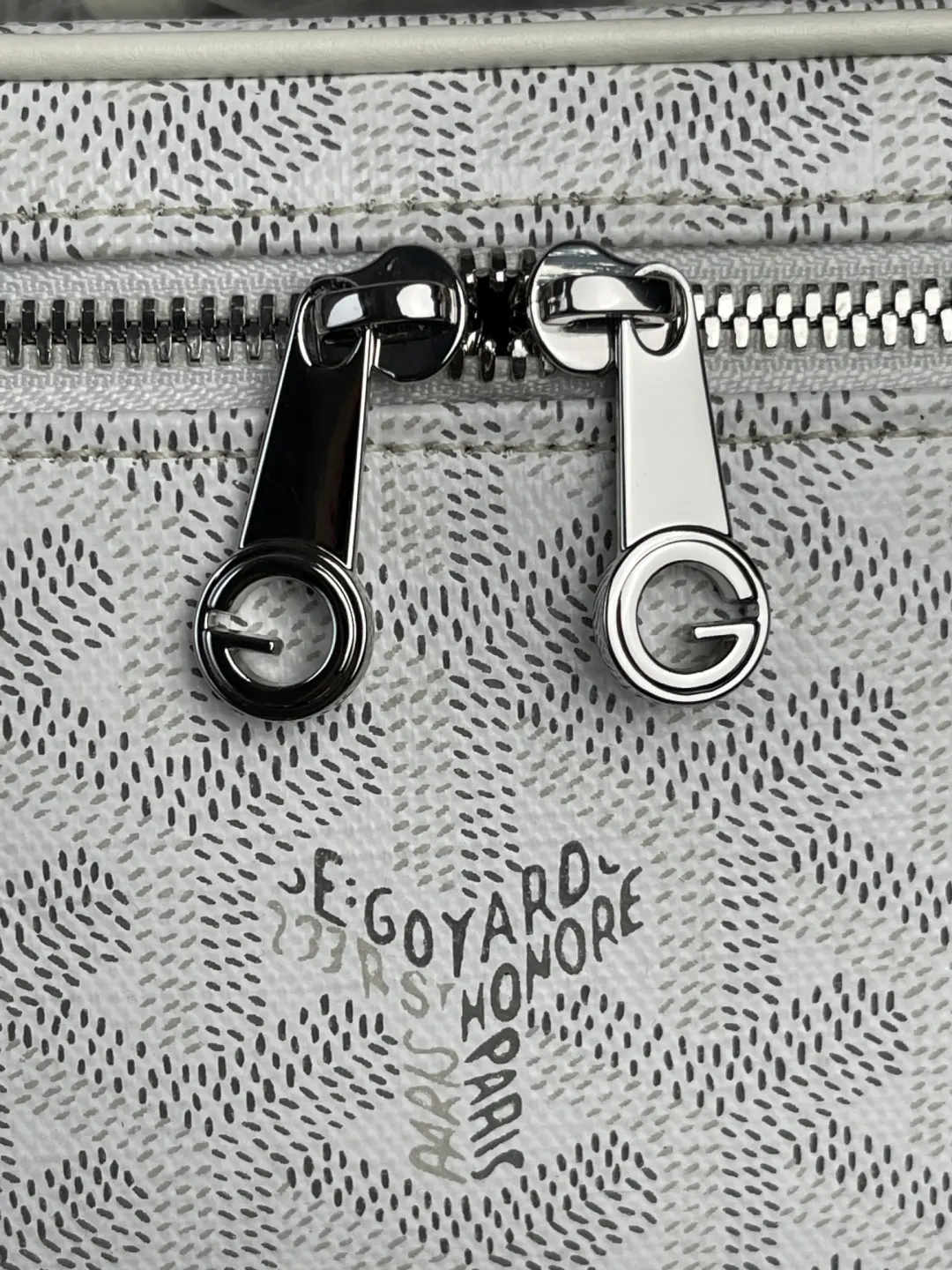 Goyard 白色 小牛皮 化妝包 便携收納款