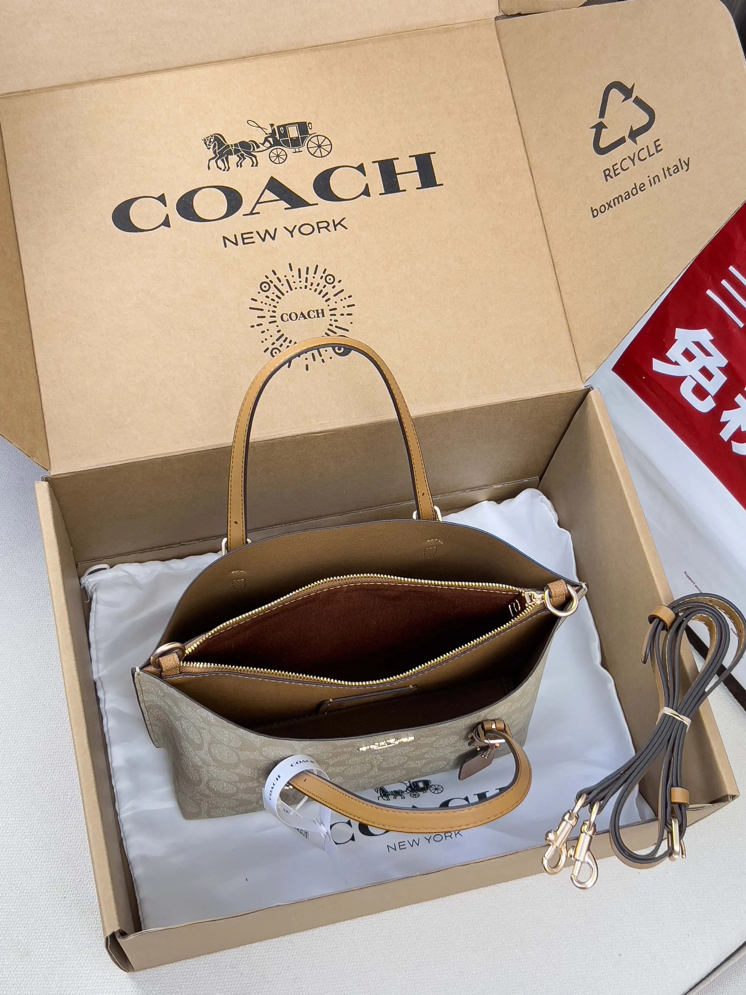 Coach 图片 Mollie Tot 托特包 大容量托特款