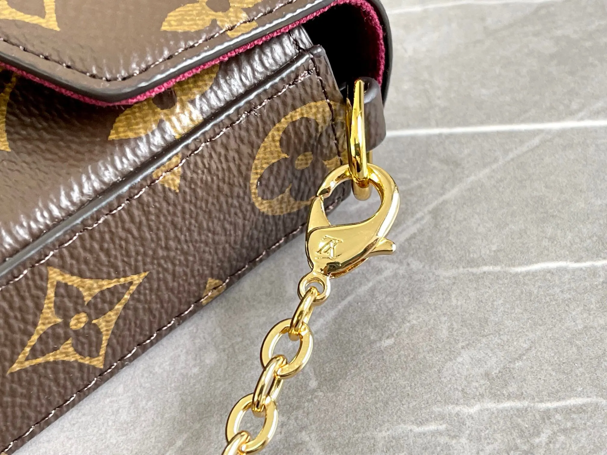 LV gold Monogram, chain bag, shoulder messenger model Image 6 LV gold Monogram, chain bag, shoulder messenger model Image 6