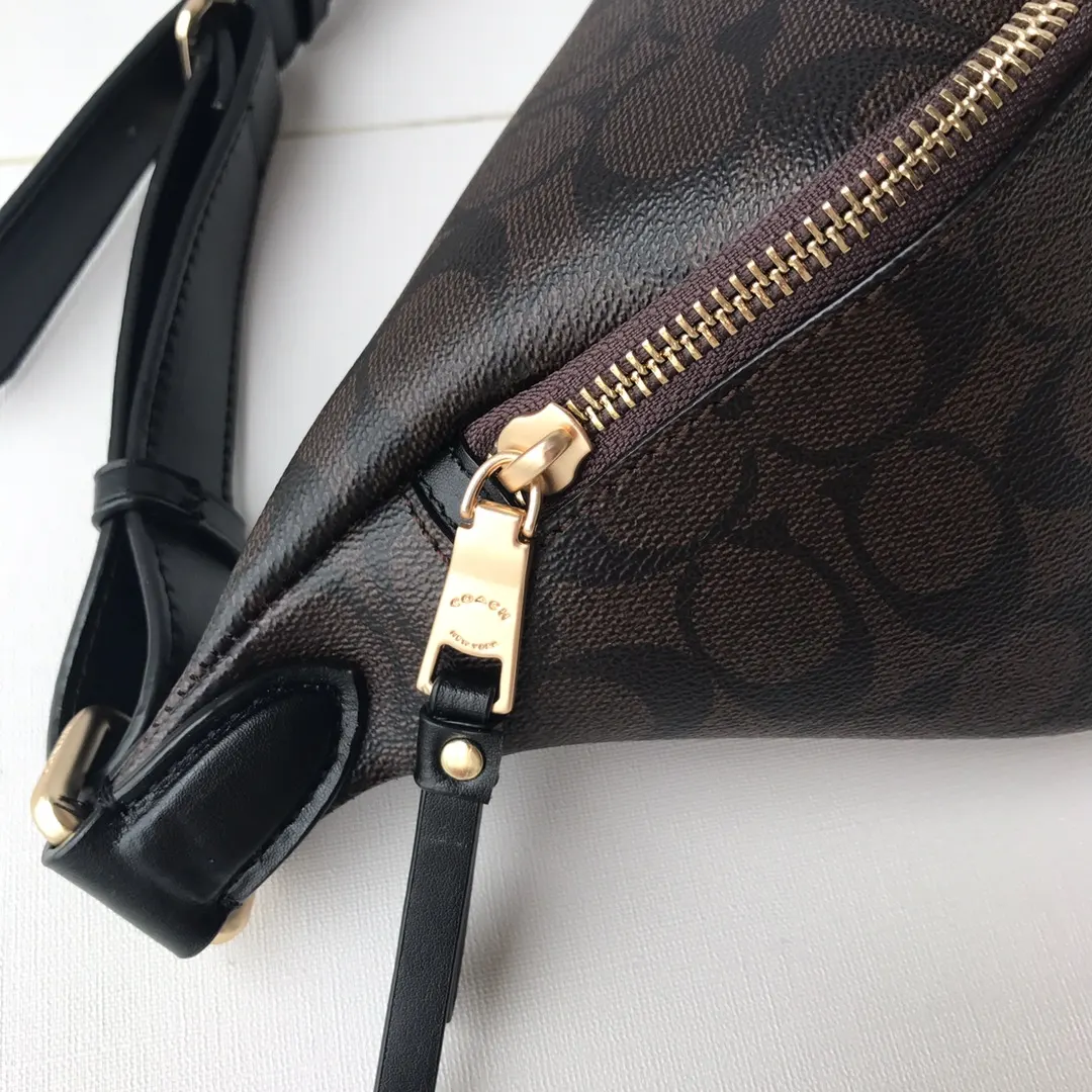 Coach 女士 經典Logo腰包 胸包 休閒腰包款
