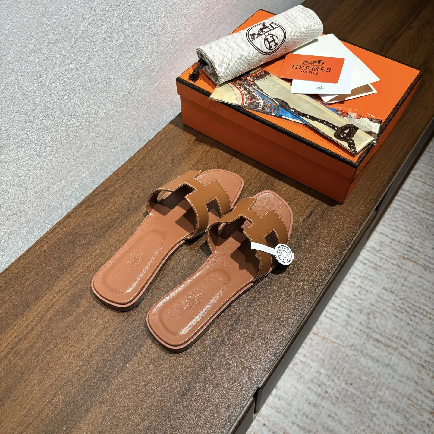 Hermès 琥珀色白线 小牛皮 拖鞋 舒适