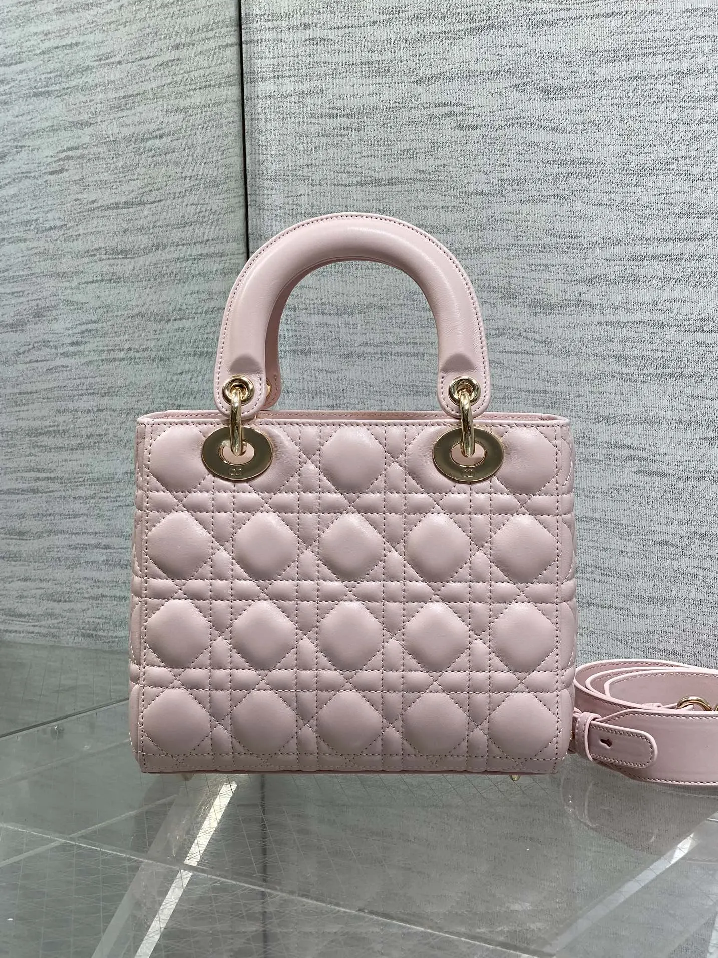 Dior Lady Dior Lady 柔粉色手袋 手提斜挎(數字6) Dior Lady Dior Lady 柔粉色手袋 手提斜挎(數字6)