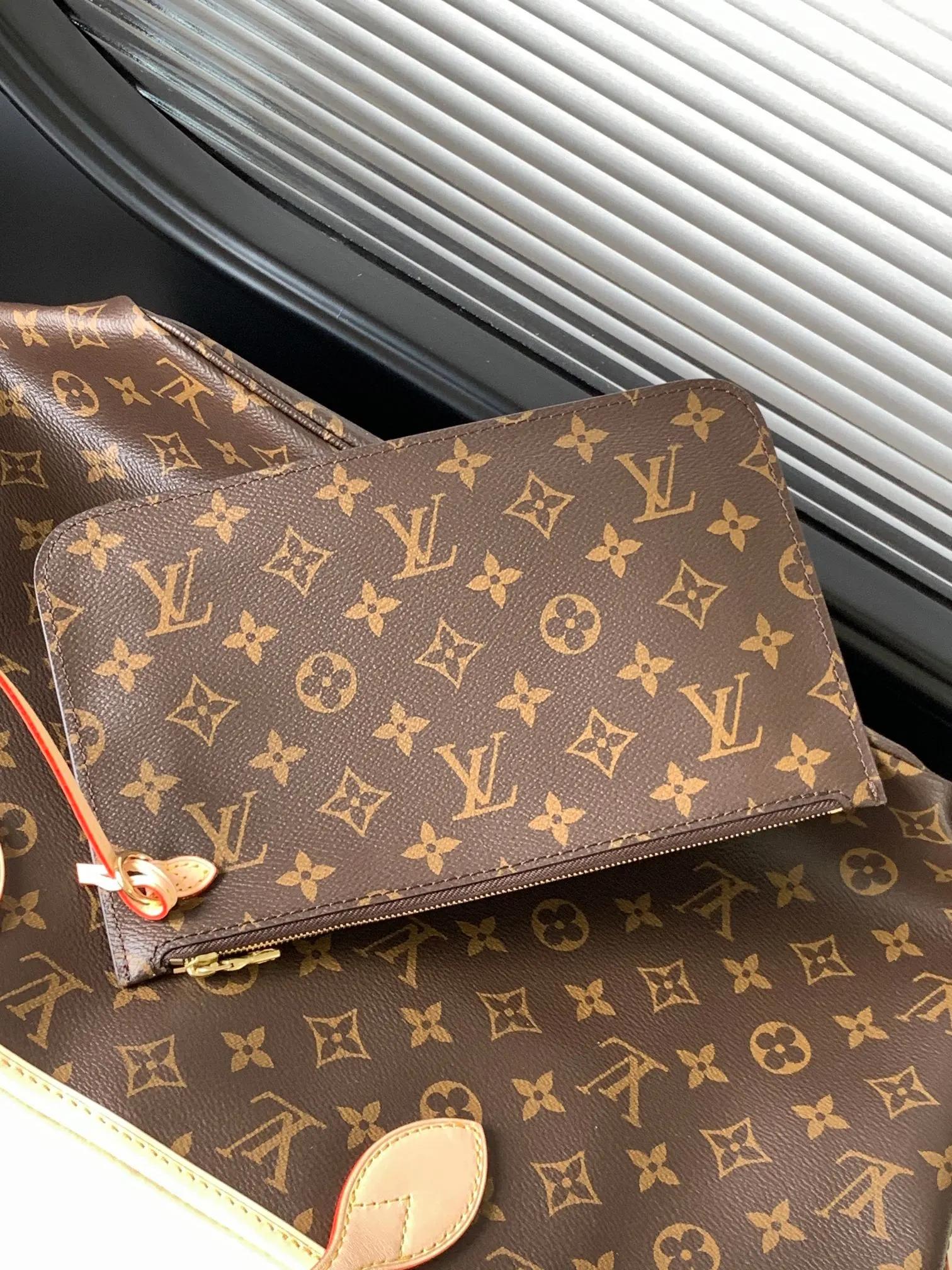 LV Neverfull 老花 金色 牛皮 手拿包 精致手拿款