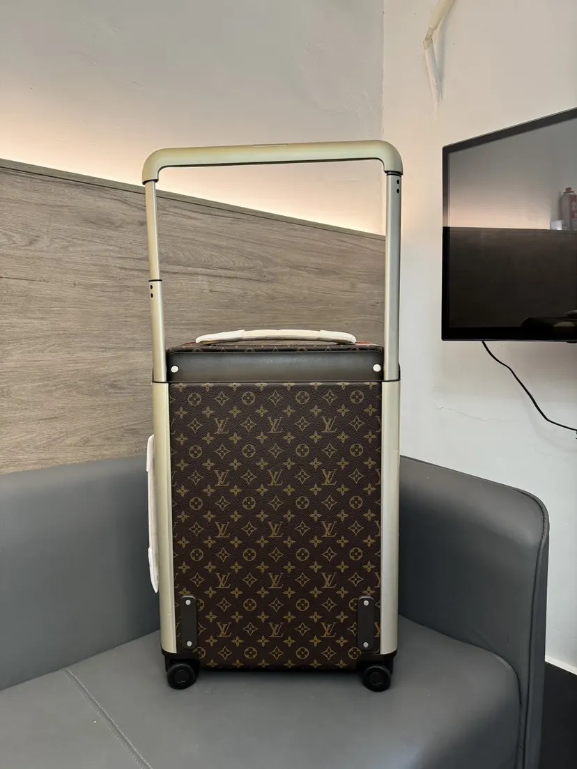 LV 银色 行李箱 旅行拉杆款 轻便出行款