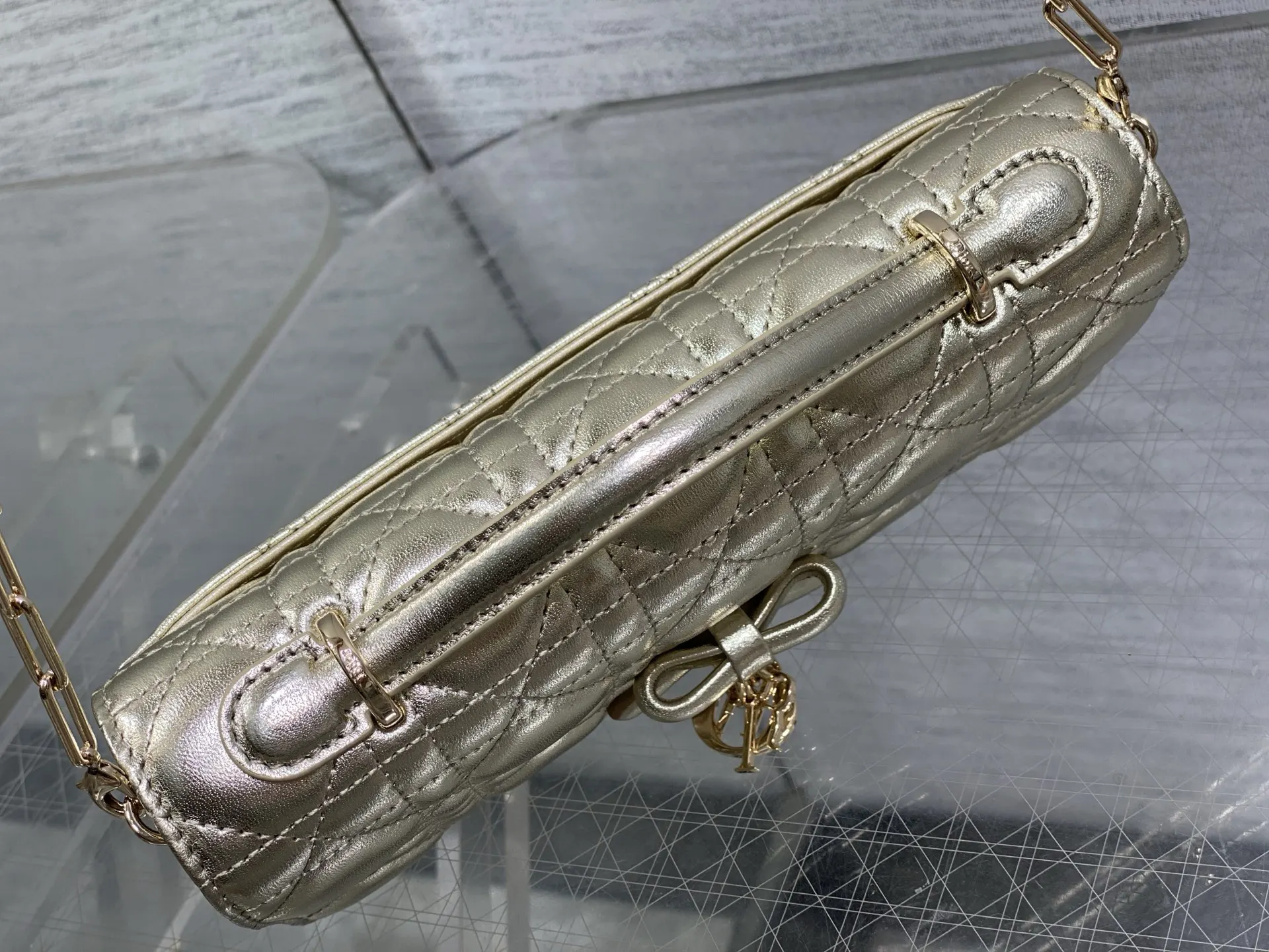 Dior 银色羊皮手拿包 亮面晚宴