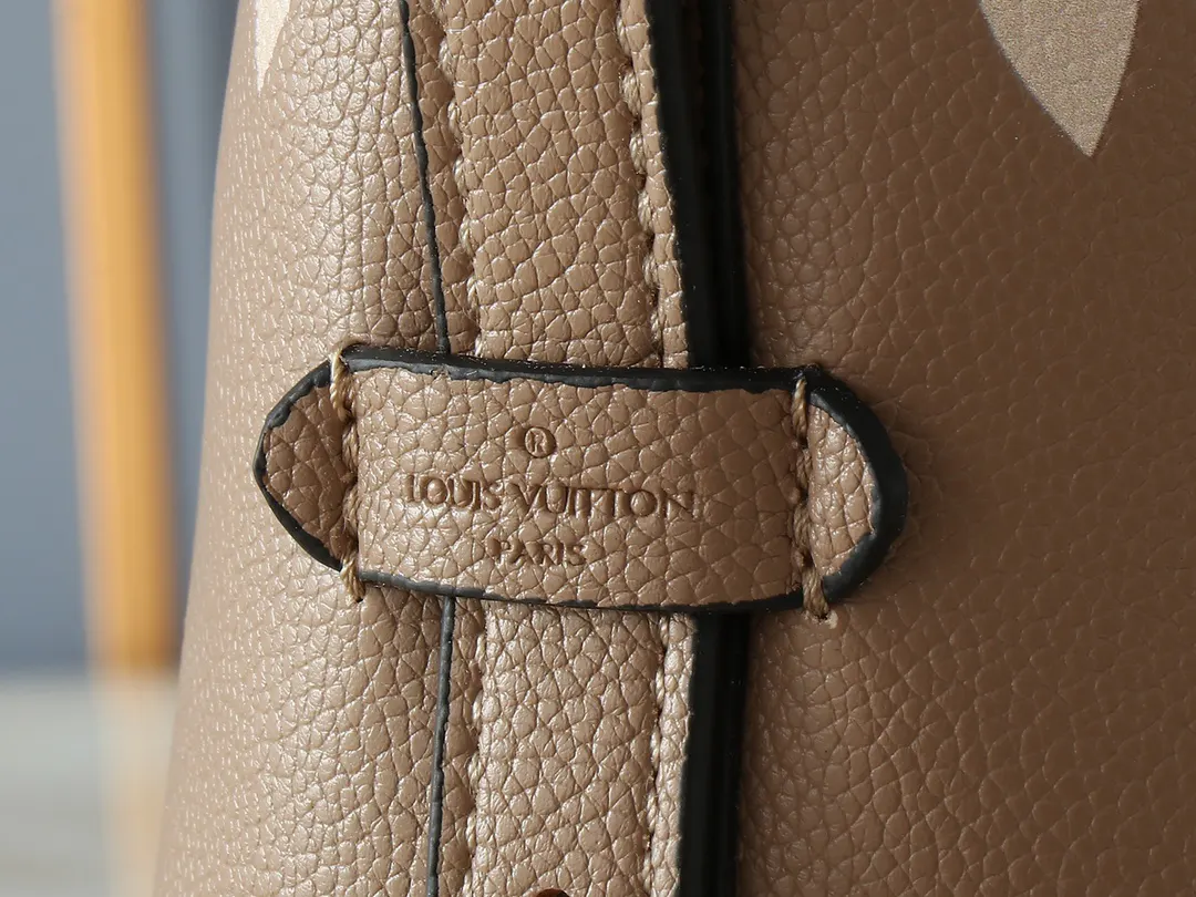 CarryAll Monogram 手拿包 精致手拿款
