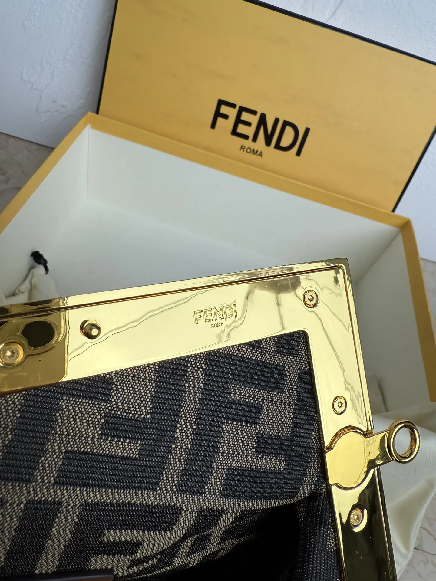 Fendi 粉色 金色 羊皮 手拿包 精致手拿款