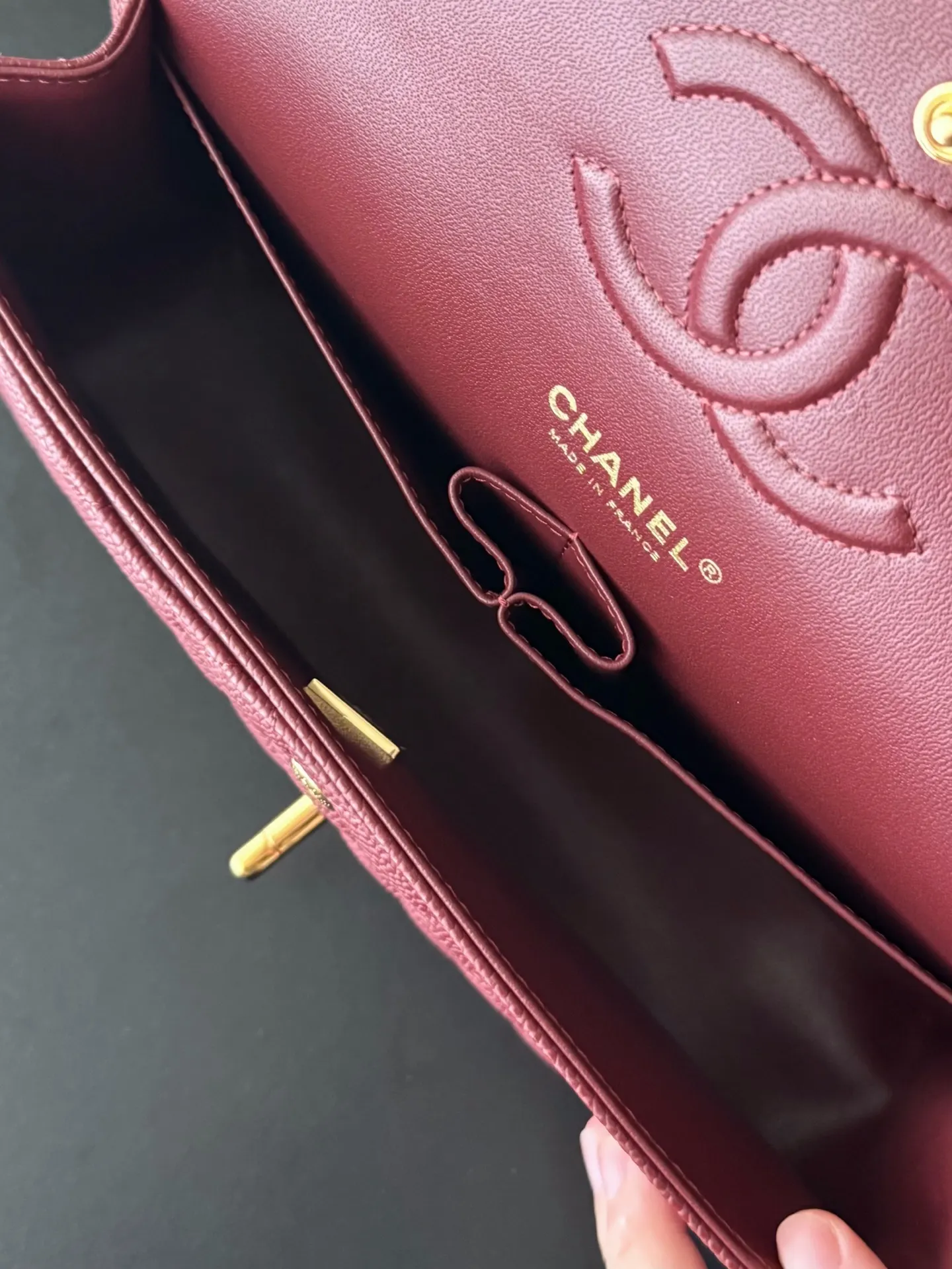 Chanel 酒红色牛皮菱格链条包 金扣