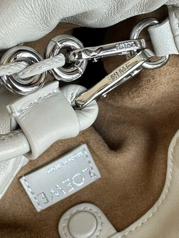 Loewe 金色 羊皮 型號 套金屬鏈條加长皮 鏈條包 精致鏈條款