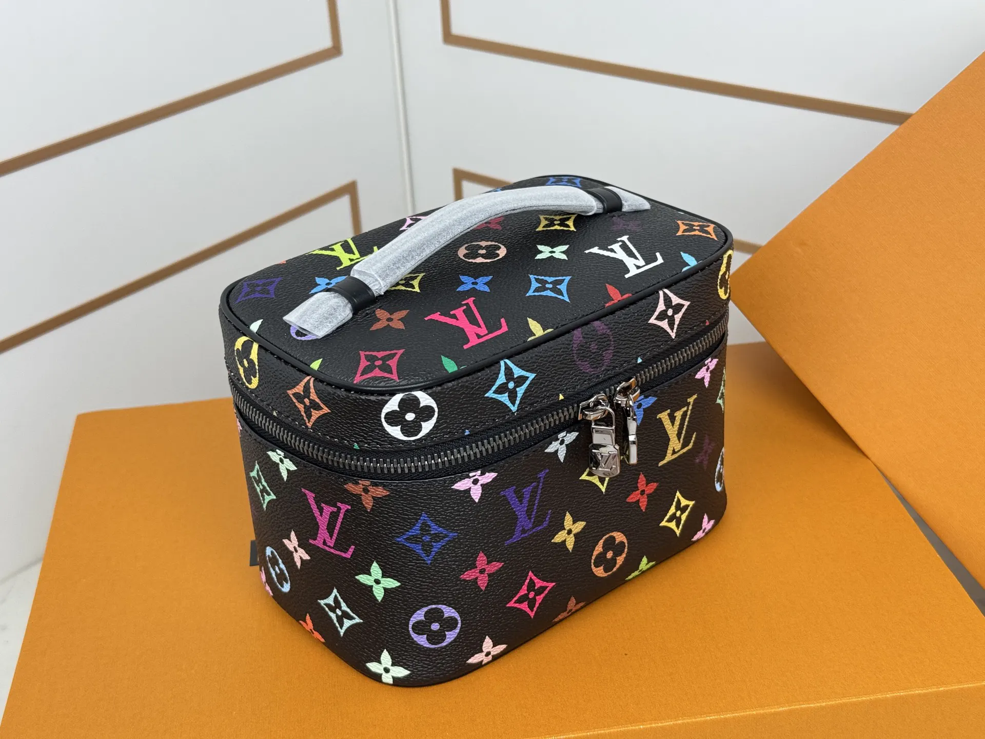 白彩中号 化妝包 便携收納款