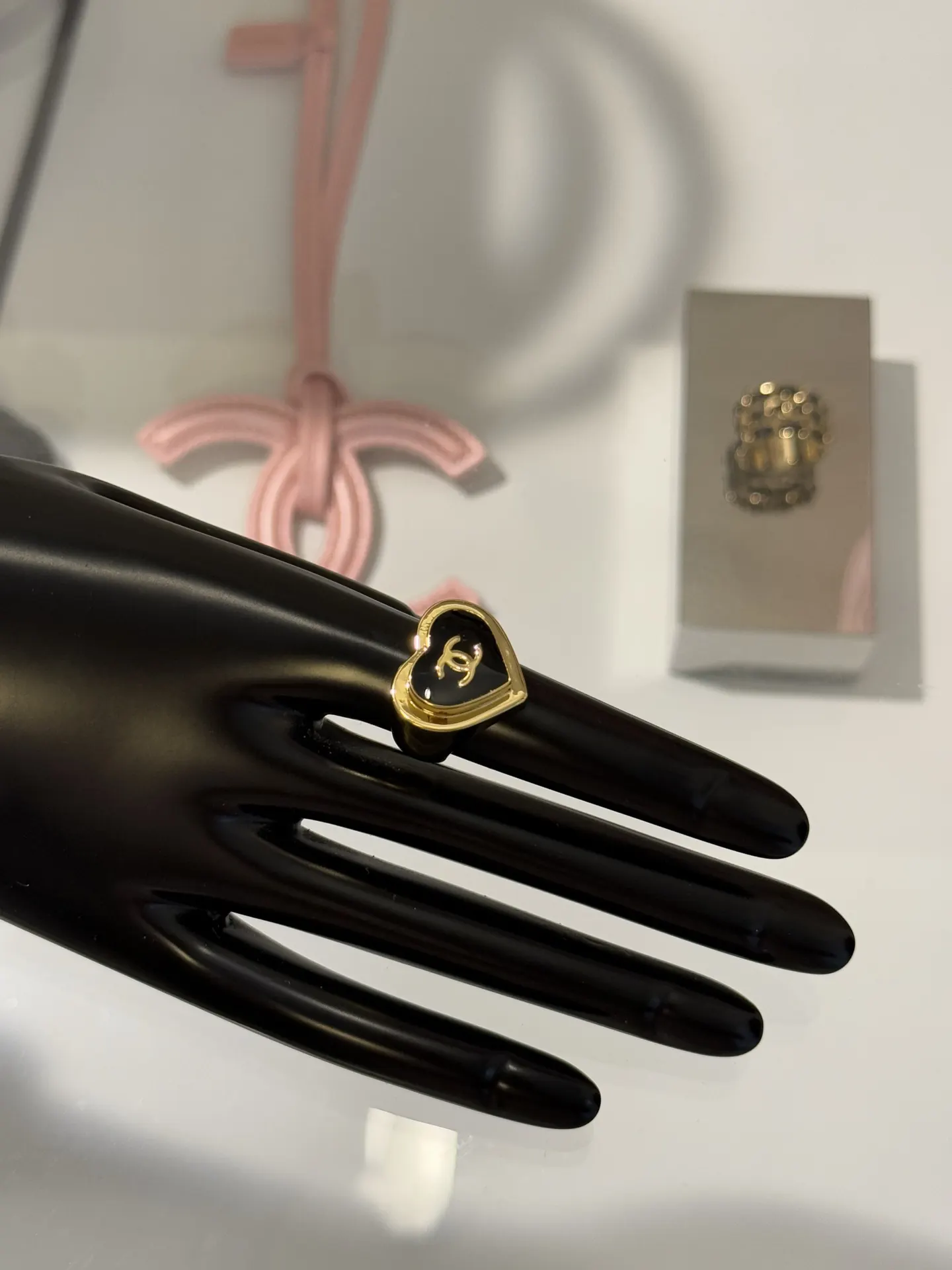 Chanel 黑色/金色 戒指