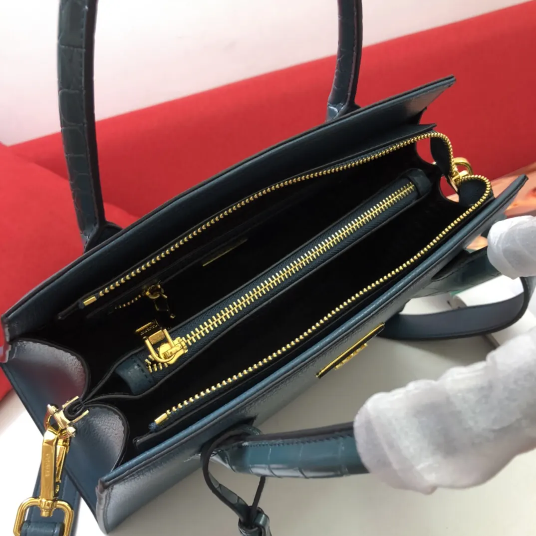 Prada 鳄鱼皮 牛皮 手提包