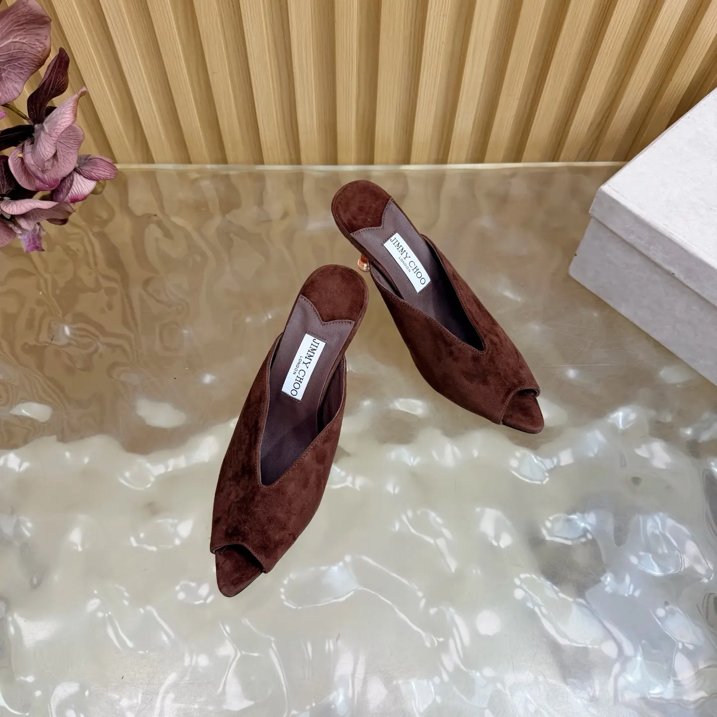 Jimmy Choo 運動鞋 休閒百搭款(數字6) Jimmy Choo 運動鞋 休閒百搭款(數字6)