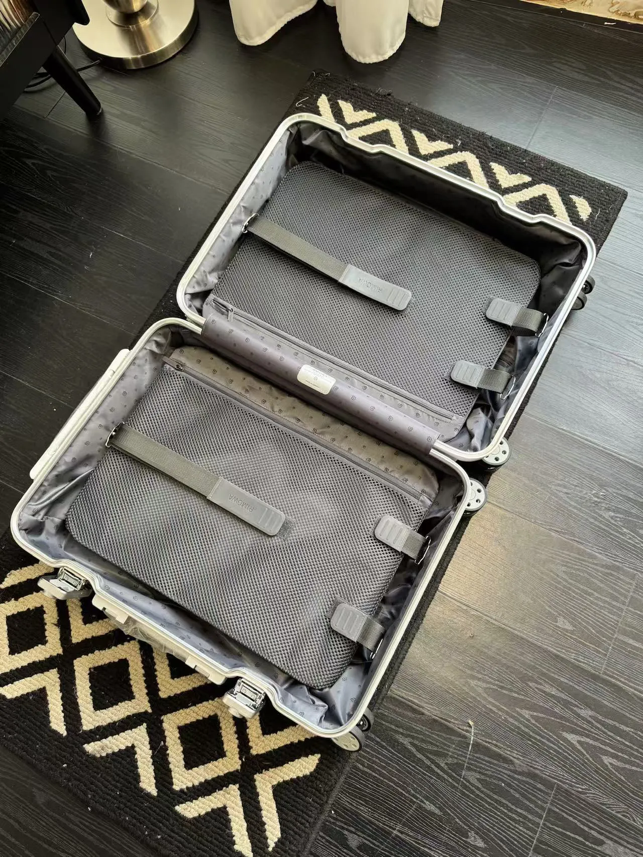 Rimowa Black White Suitcase Travel Lightweight Image 6 Rimowa Black White Suitcase Travel Lightweight Image 6