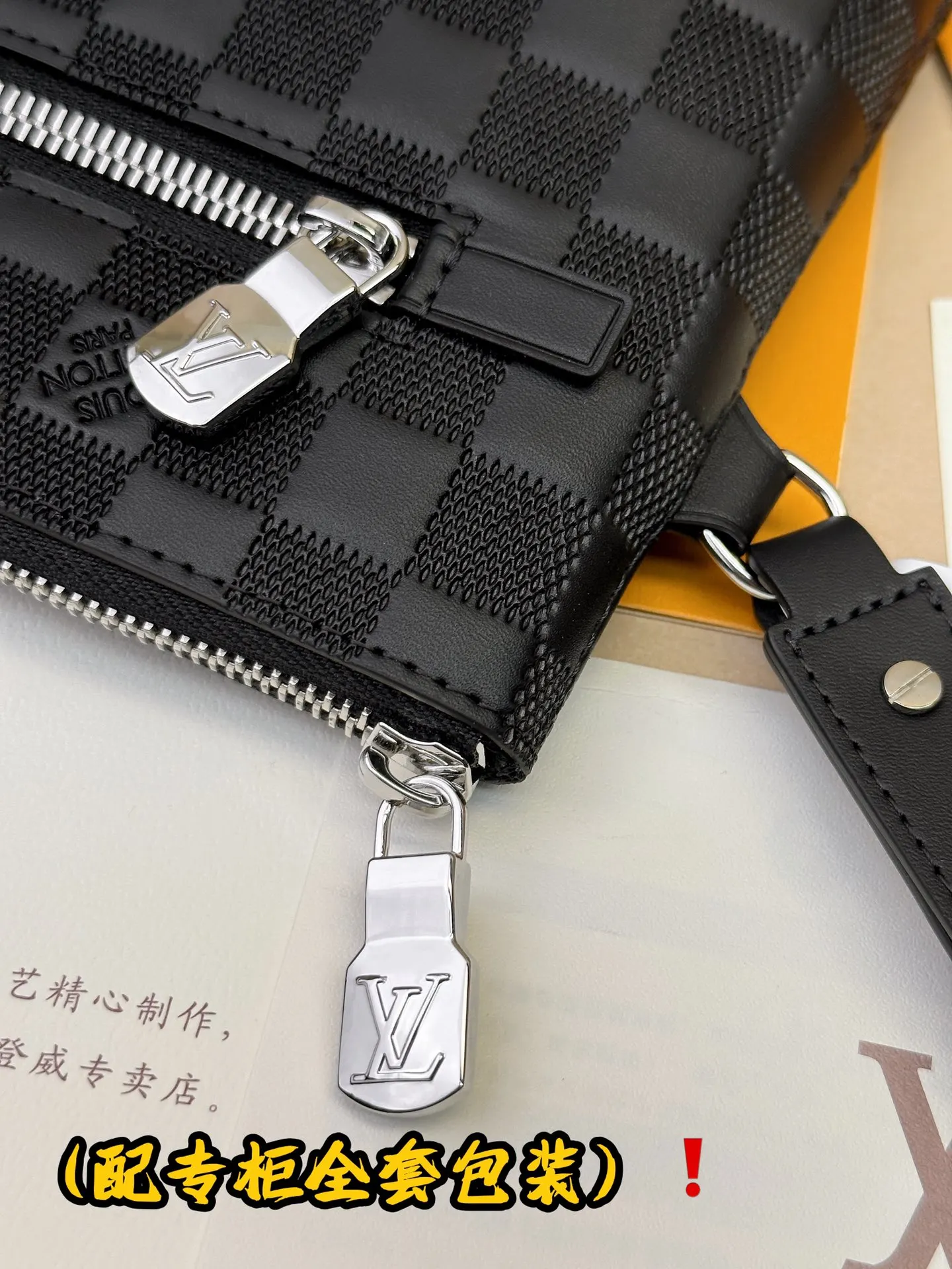 Damier 手拿包 精致手拿款