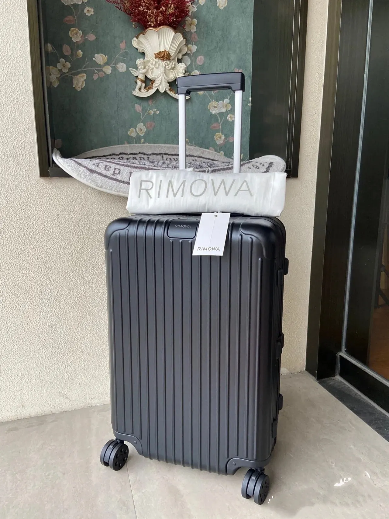 黑色 白色 RIMOWA 日默瓦Essential 系列旅 行李箱 旅行拉杆款 輕便出行款