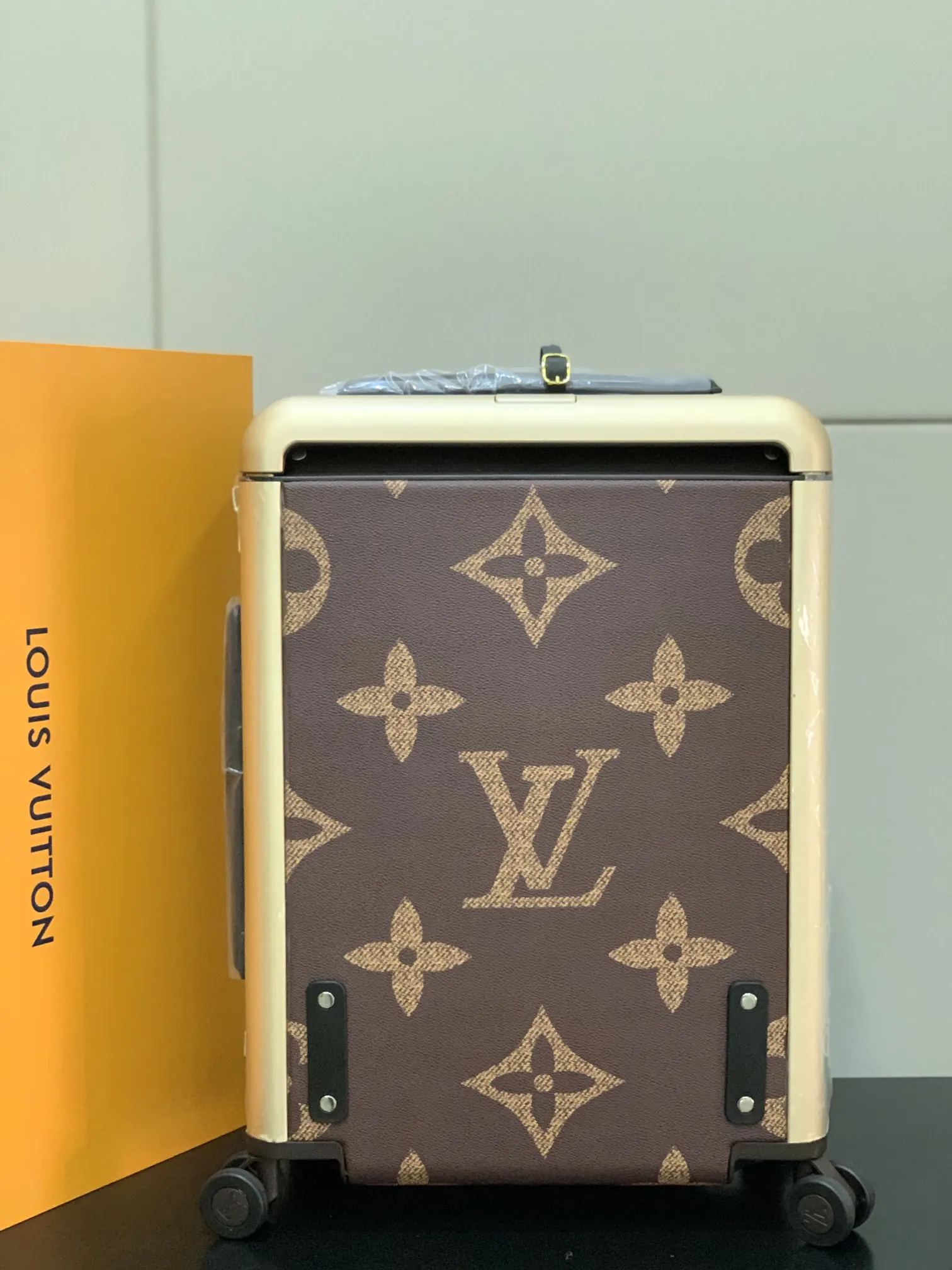 LV Horizon老花旅行箱(數字2) LV Horizon老花旅行箱(數字2)