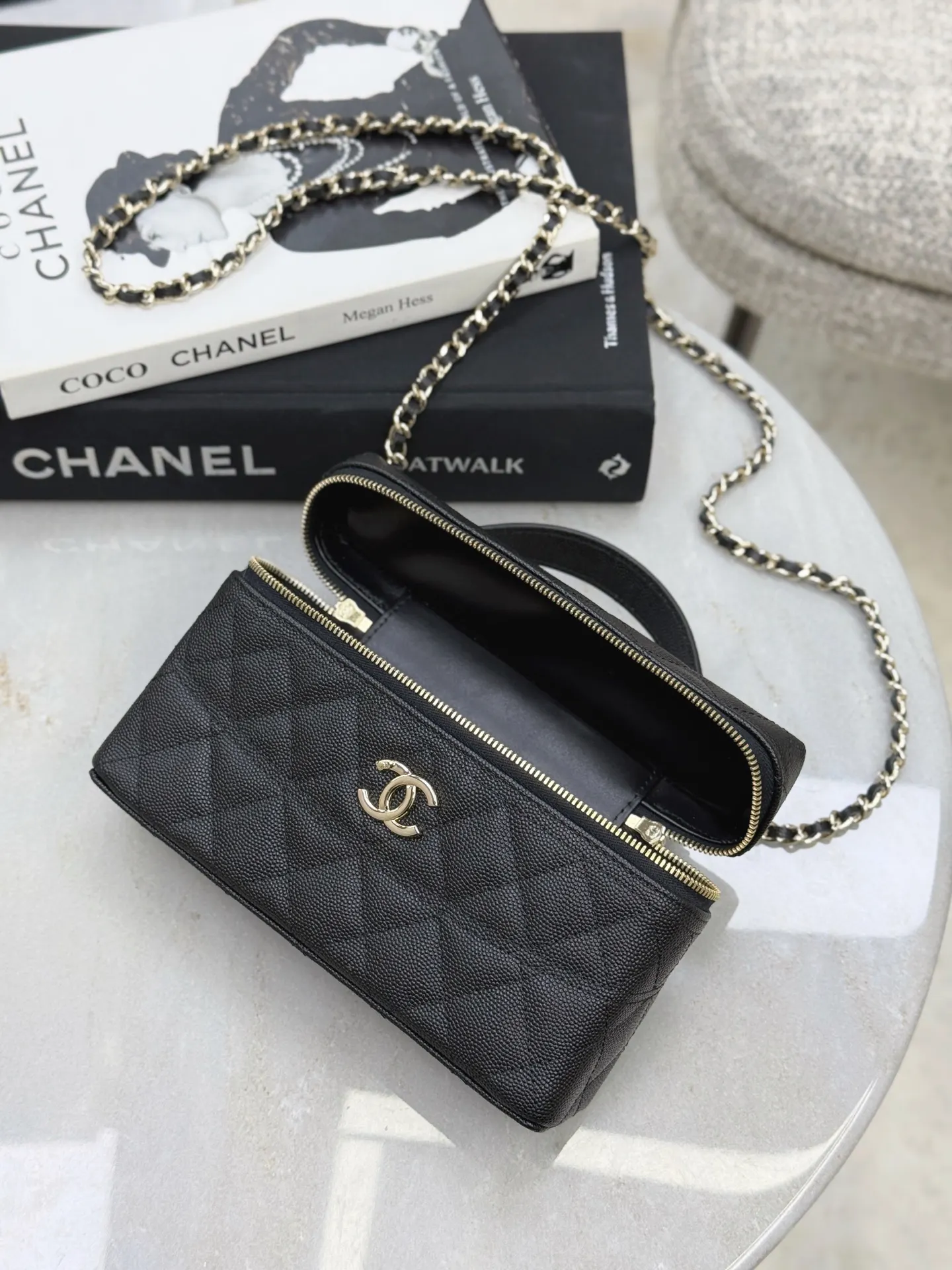 CHANEL 19 Bag 黑色荔枝纹牛皮链条包 迷你款