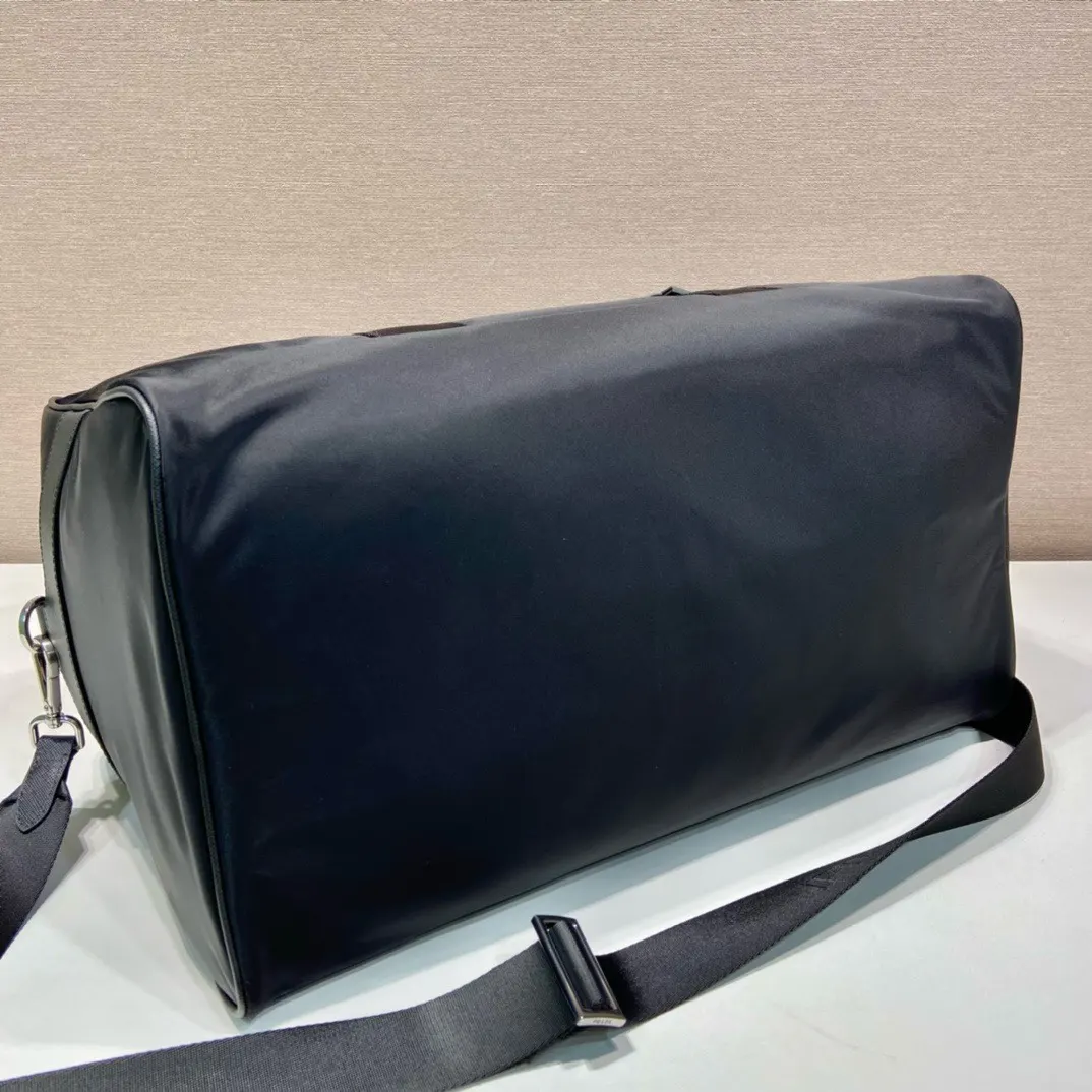 Prada Re-Nylon 皮革 Saffiano 十字纹 旅行包