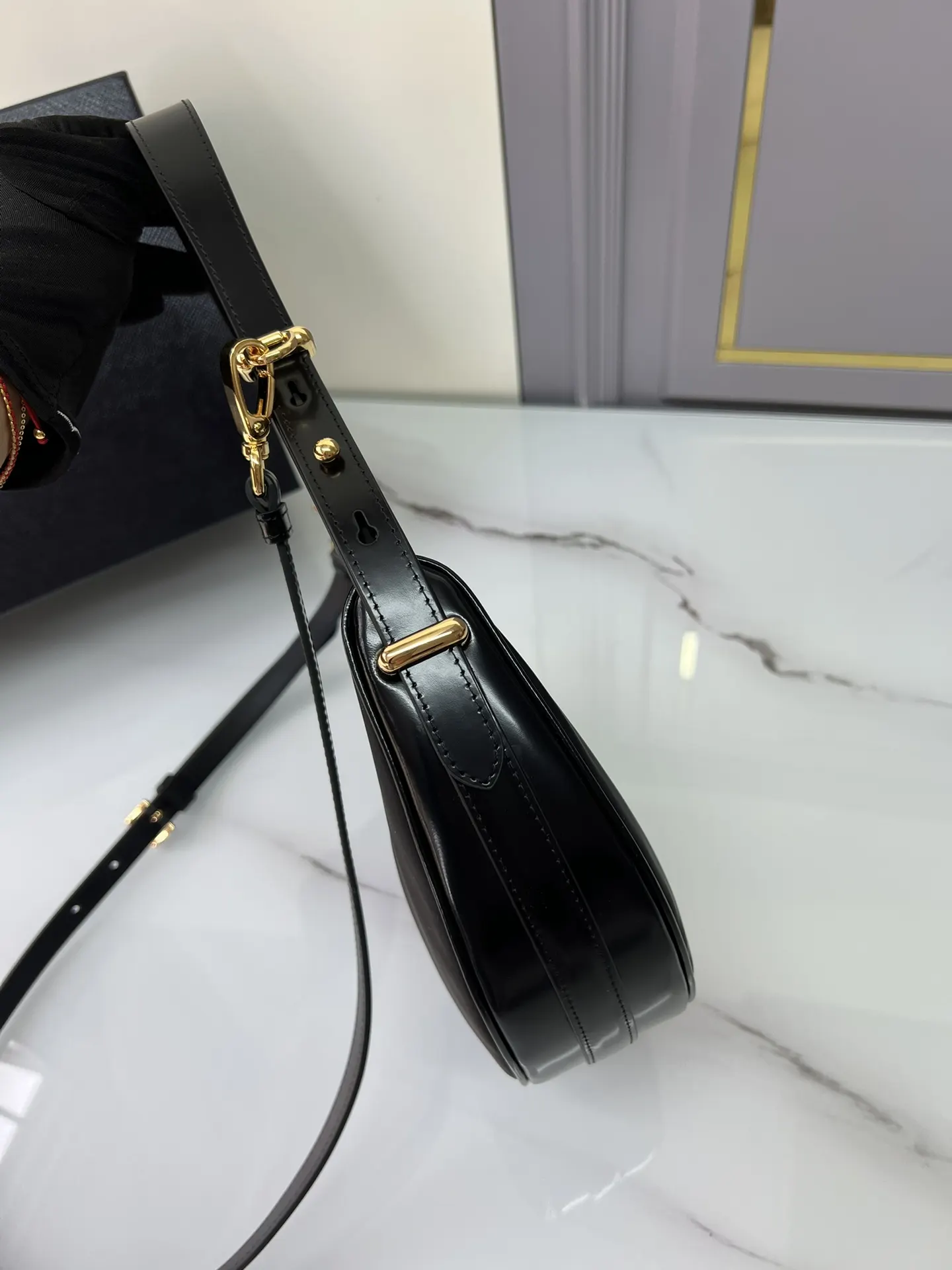Prada 尼龙 牛皮 羊皮 双肩背包 轻便实用
