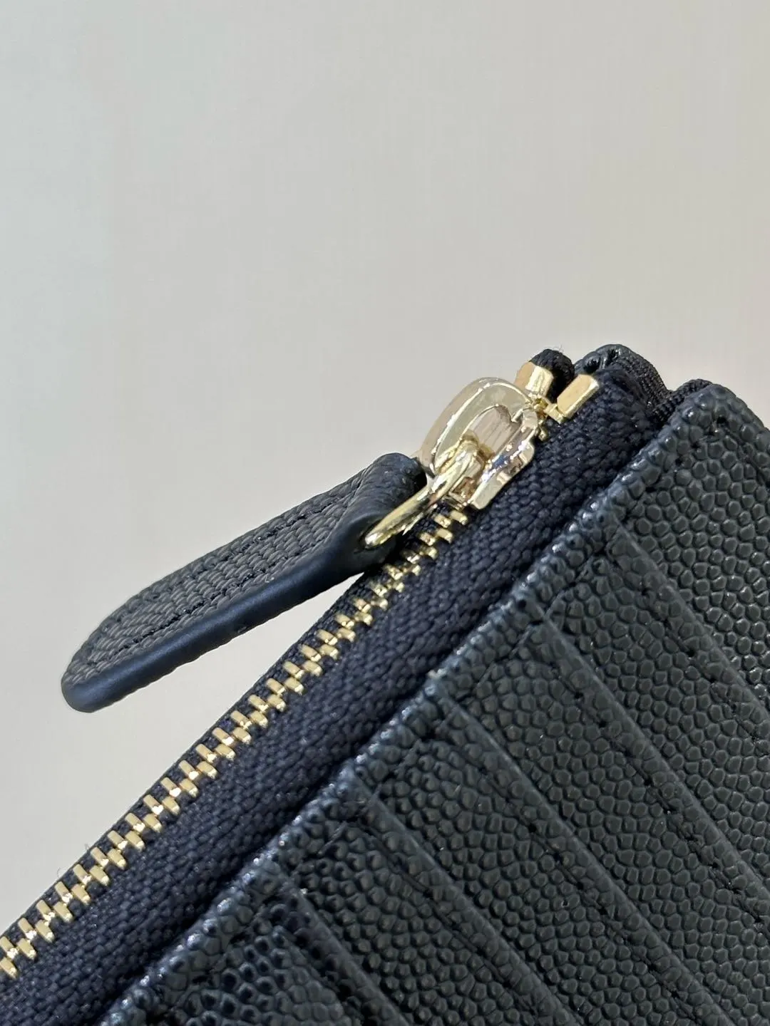 CHANEL 黑色牛皮链条包 侧面细节款