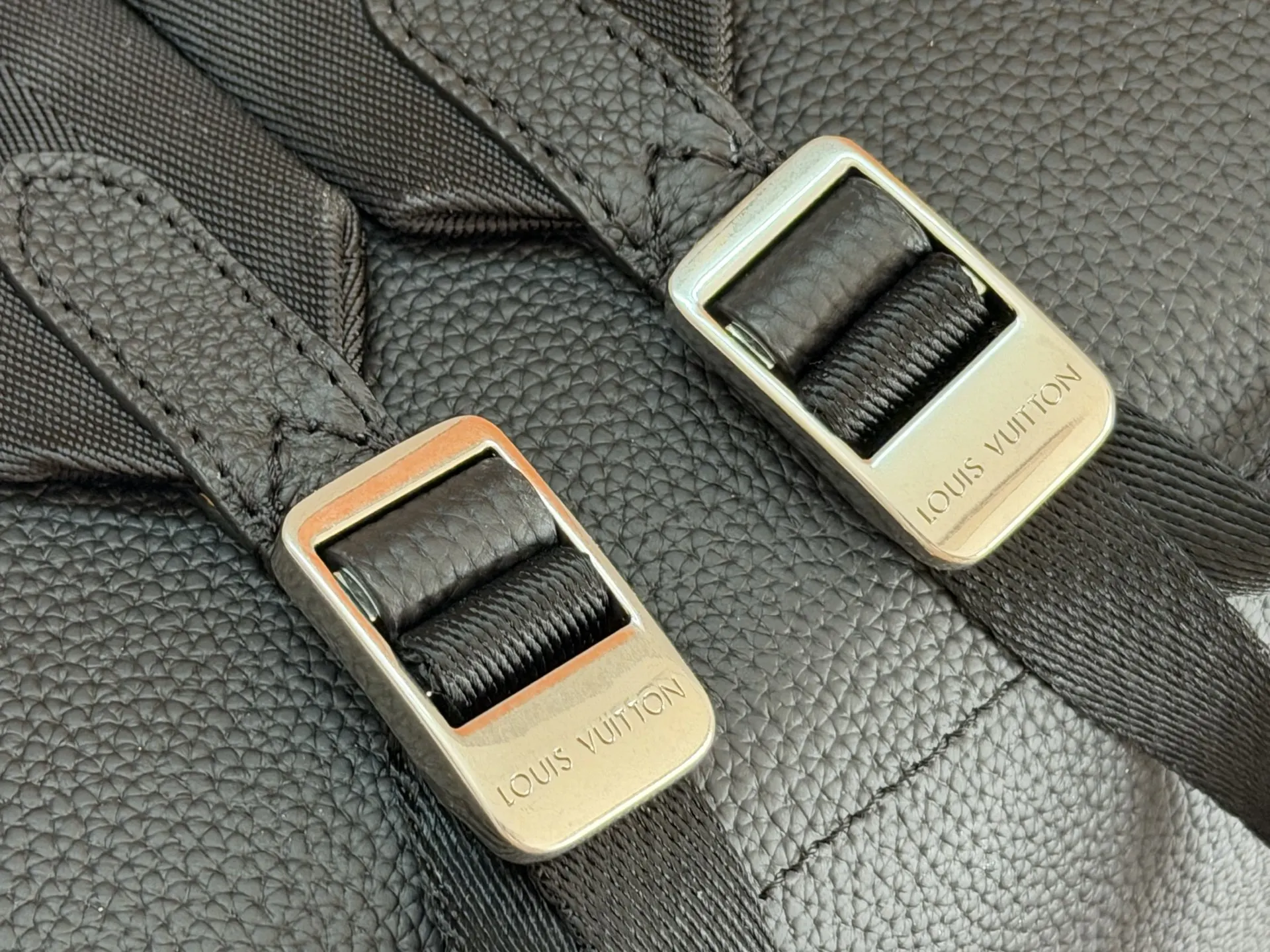 LV 牛皮 双肩包 实用双肩款