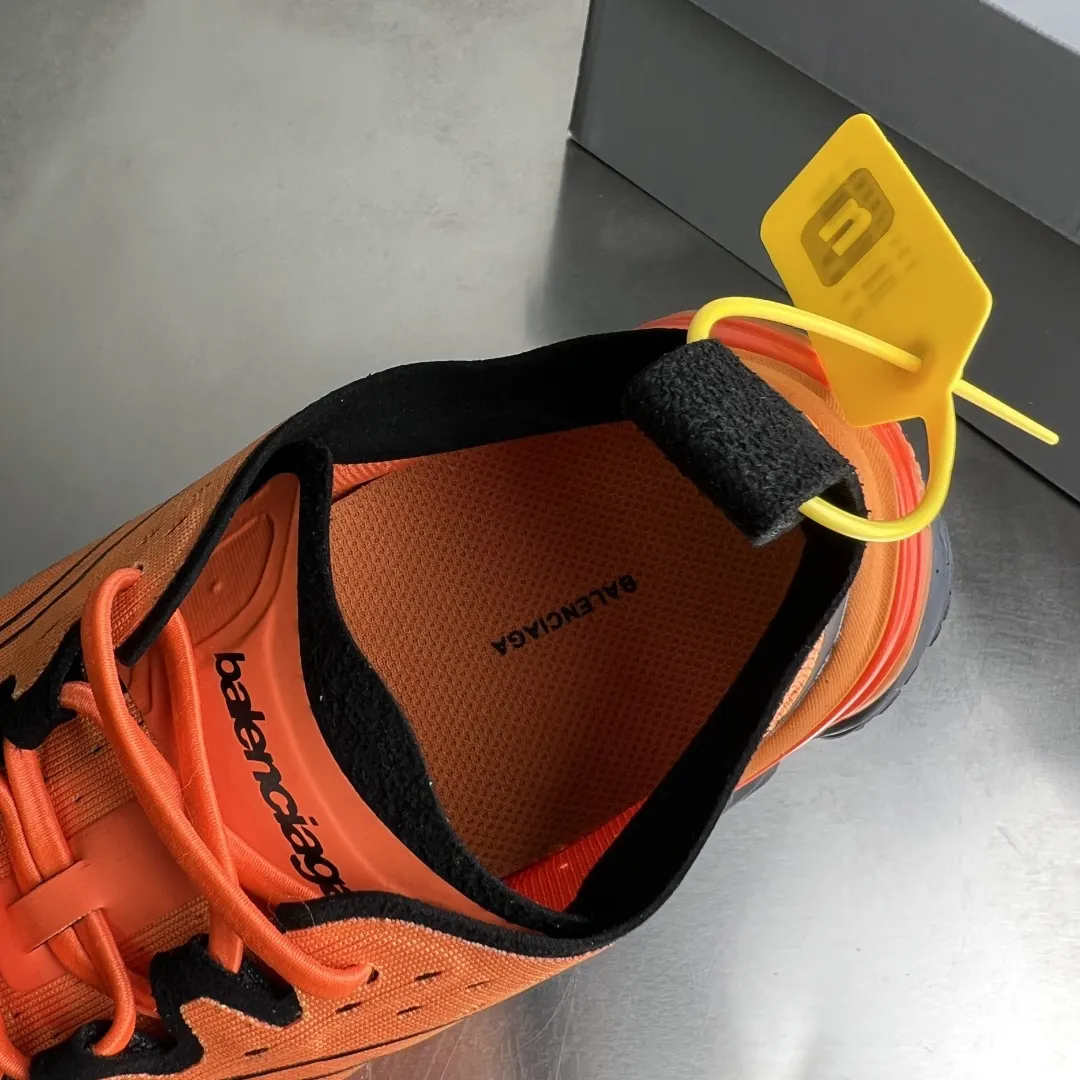 Balenciaga Runner 橙色 运动鞋 休閒运动(數字7) Balenciaga Runner 橙色 运动鞋 休閒运动(數字7)
