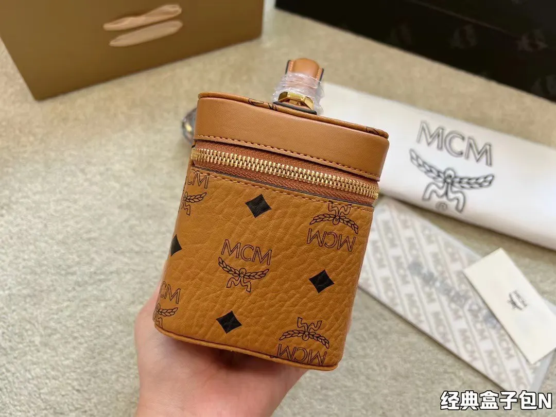 化妆箱小箱子包 本季真是Box手袋的天下 小箱包出了 化妆包 便携收纳款