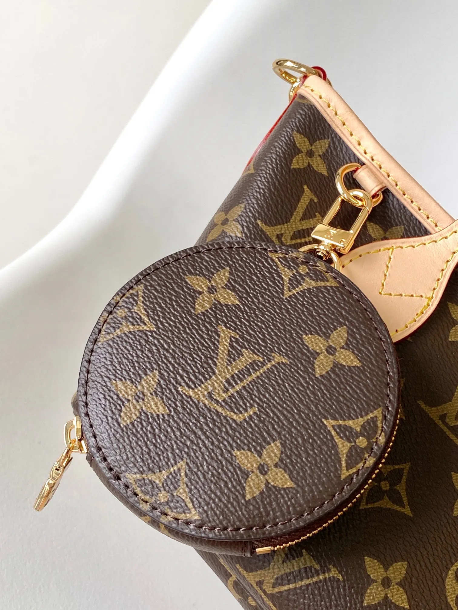 Neverfull 卡其 杏色 牛皮 手拿包 精致手拿款