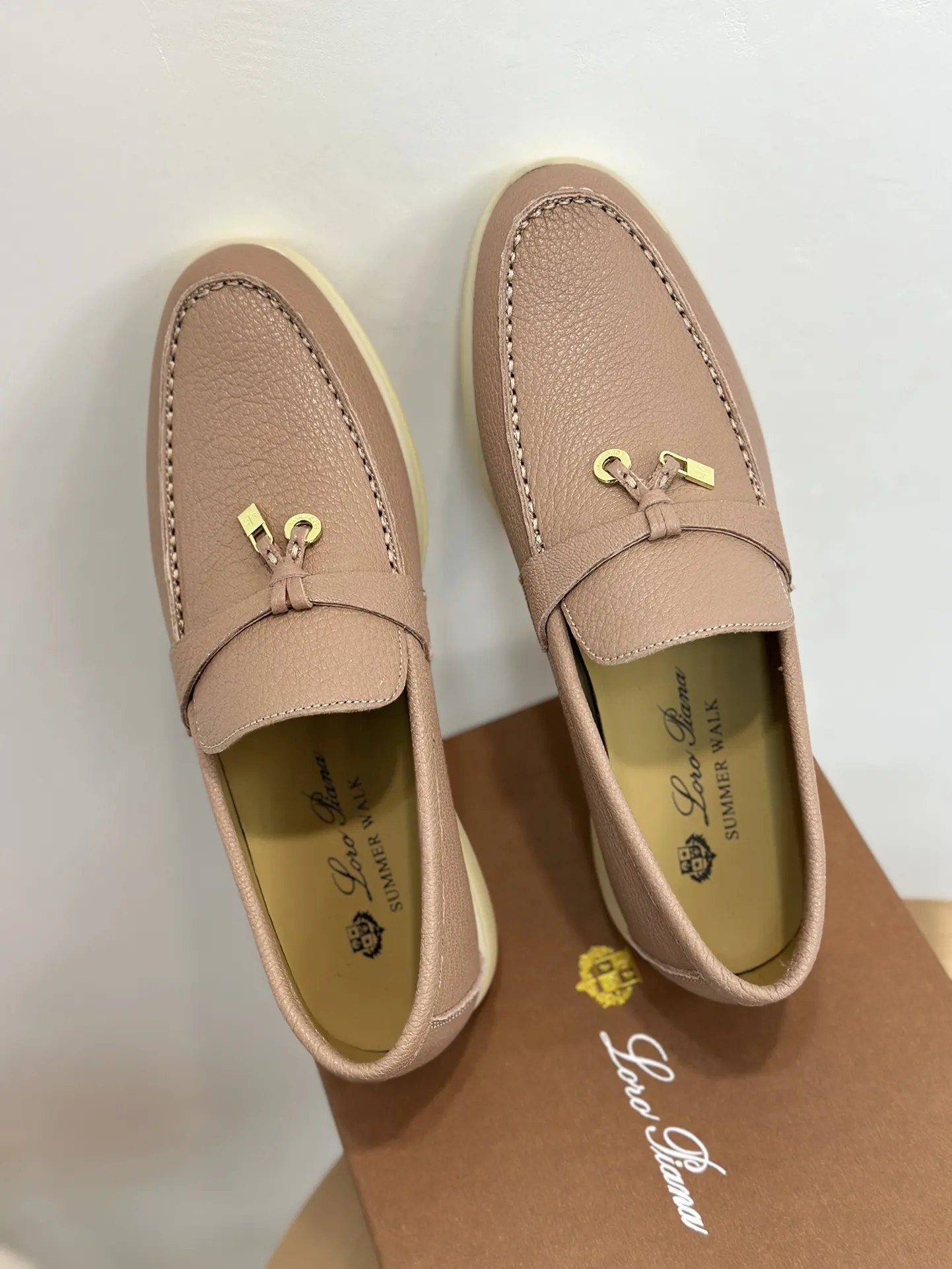 Loro Piana 拖鞋 轻便舒適款(數字7) Loro Piana 拖鞋 轻便舒適款(數字7)