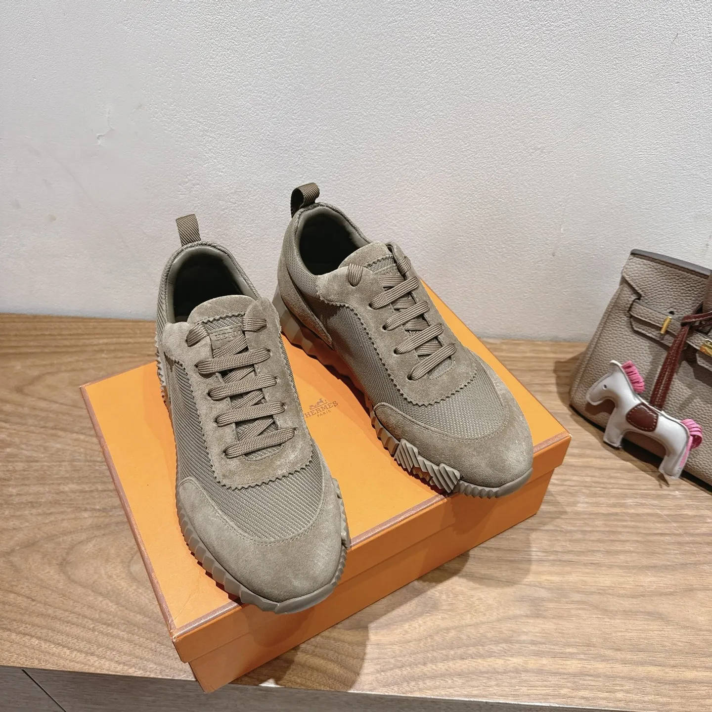 Hermès SS 运动鞋(數字4) Hermès SS 运动鞋(數字4)