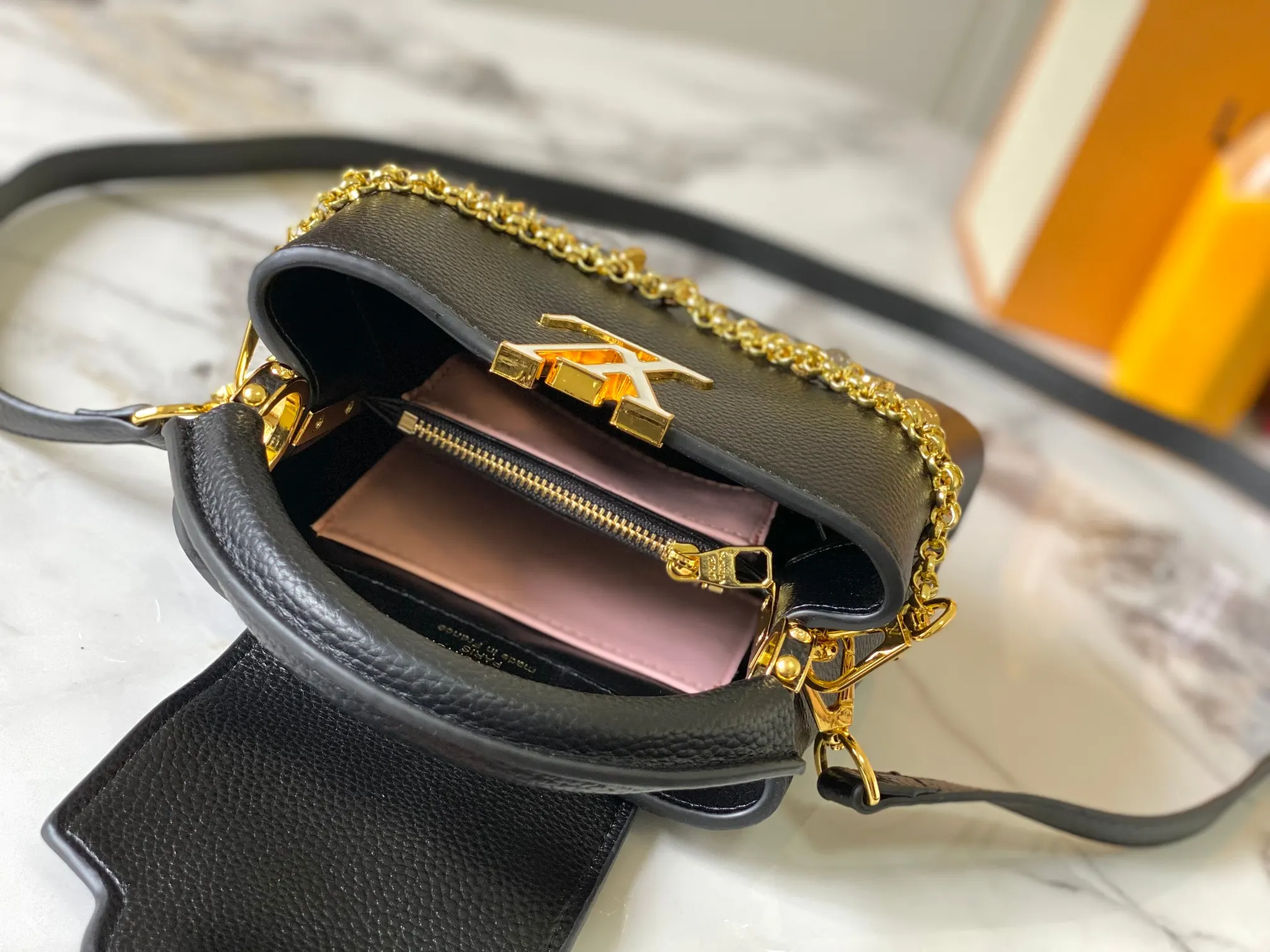 LV Capucines 牛皮 鏈條包 精致鏈條款(數字9) LV Capucines 牛皮 鏈條包 精致鏈條款(數字9)