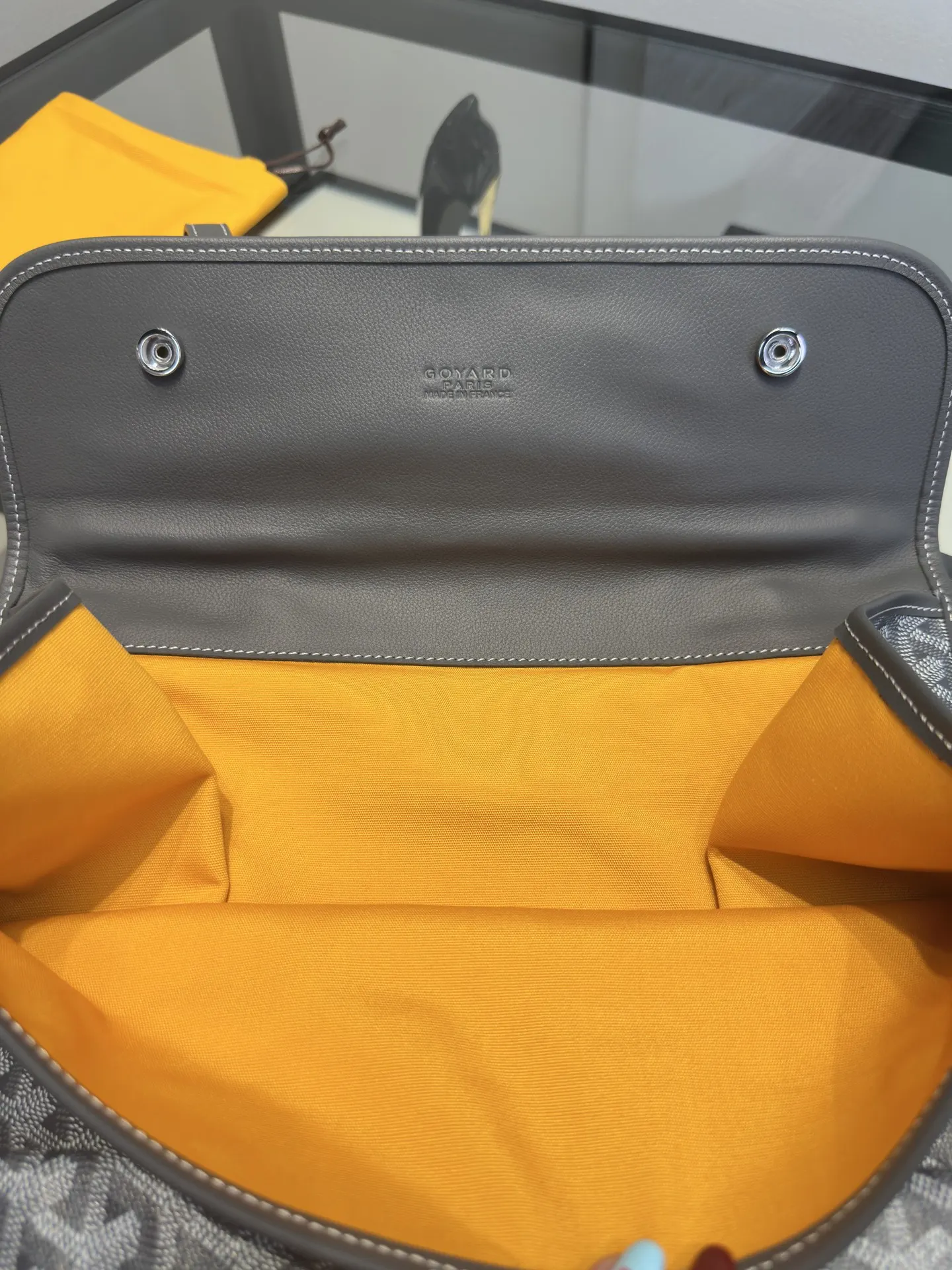 Goyard 灰色 外出旅行时请一定记得带上 Saint Léger 因 旅行袋 大容量旅行款(數字9) Goyard 灰色 外出旅行时请一定记得带上 Saint Léger 因 旅行袋 大容量旅行款(數字9)