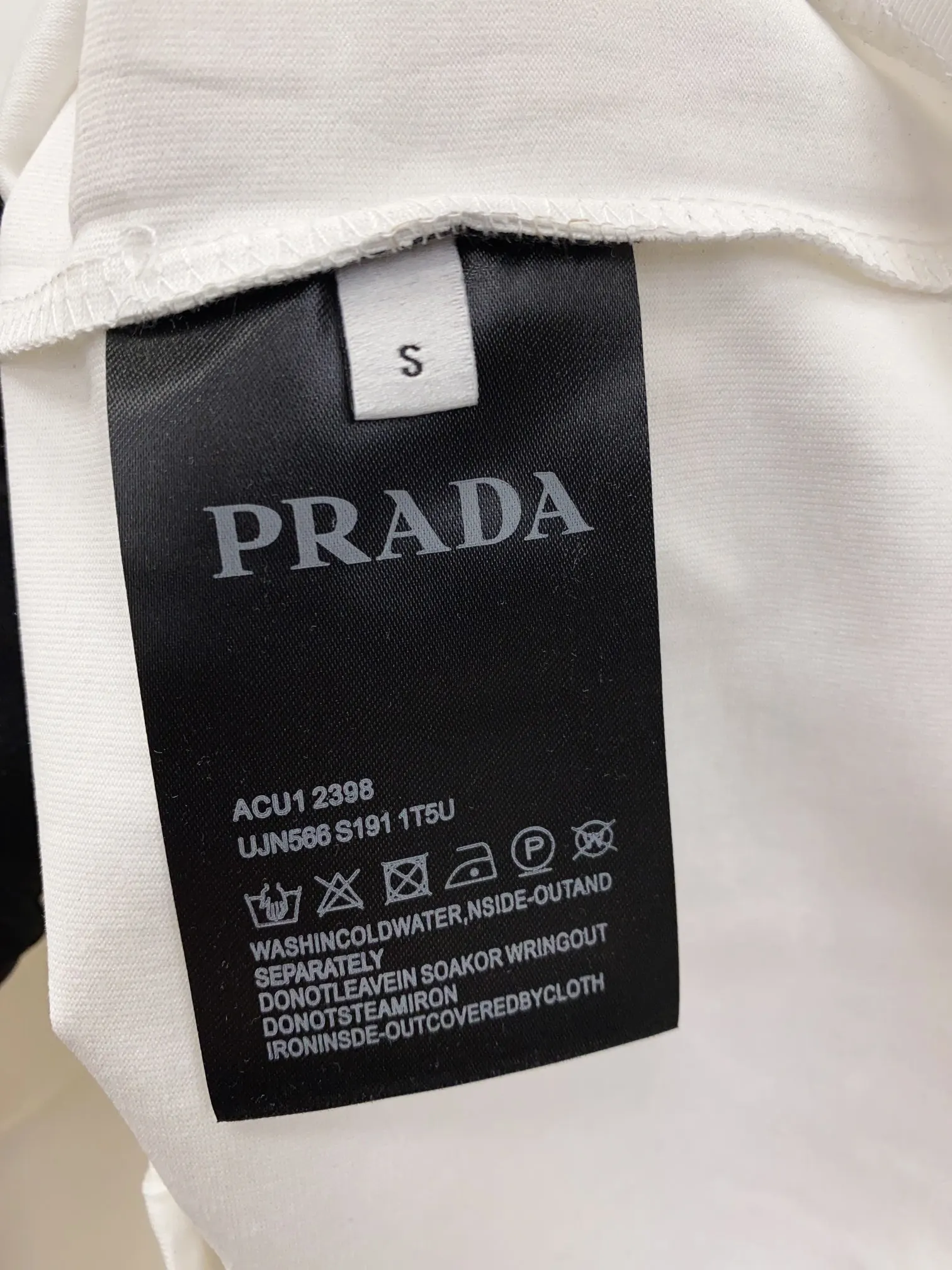 Prada 字母钢印 浮雕字母 棉质 短袖T恤
