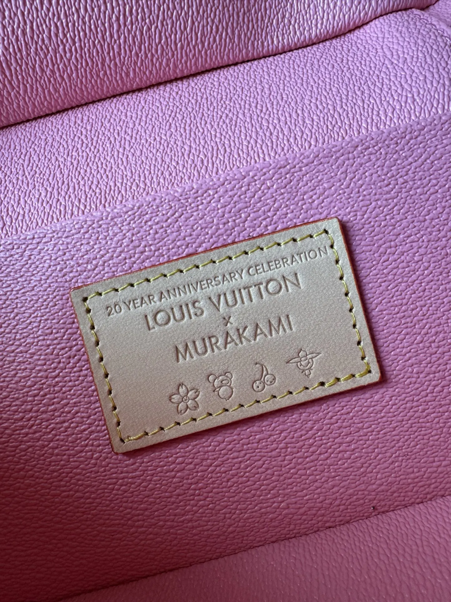 LV 棕色 金色 牛皮 化妝包 便携收納款(數字9) LV 棕色 金色 牛皮 化妝包 便携收納款(數字9)