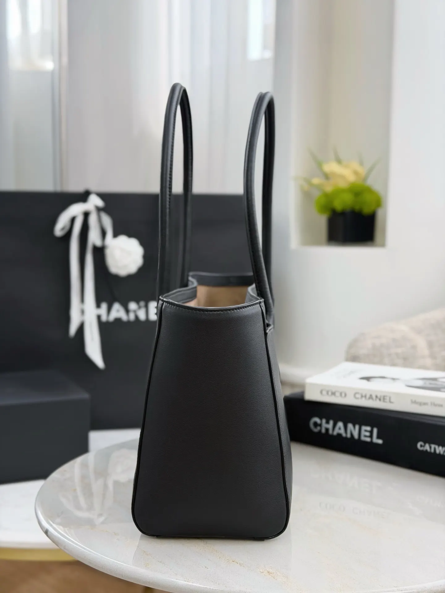 CHANEL 白色牛皮Hobo腋下包 金链款 经典款