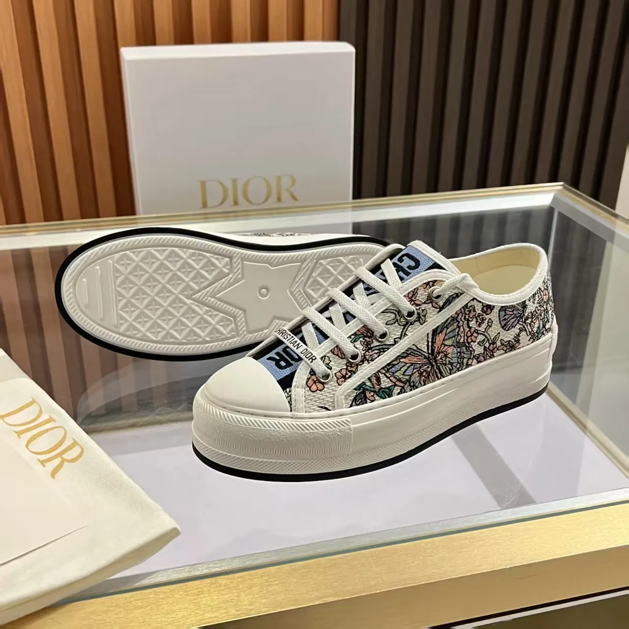 Dior 运动鞋(數字4) Dior 运动鞋(數字4)