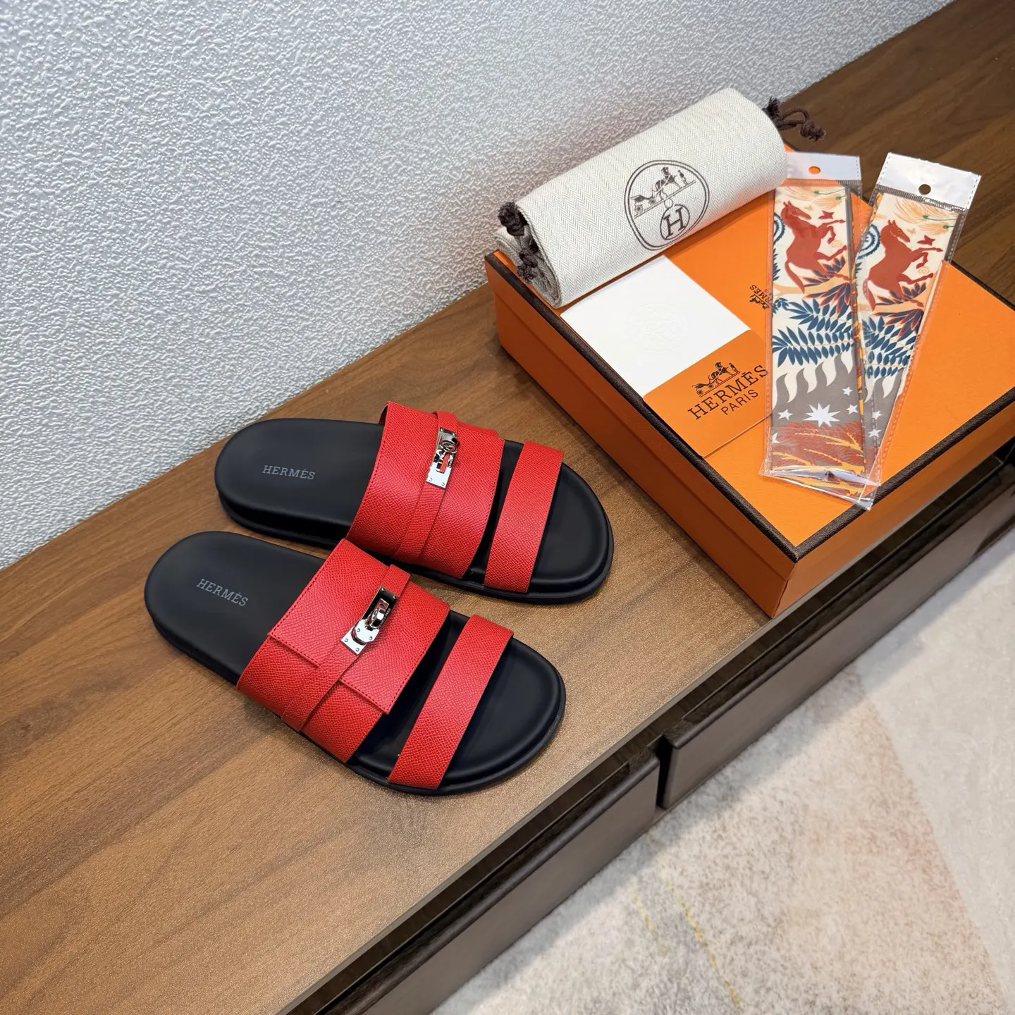 Hermès 经典 小牛皮 拖鞋 舒适