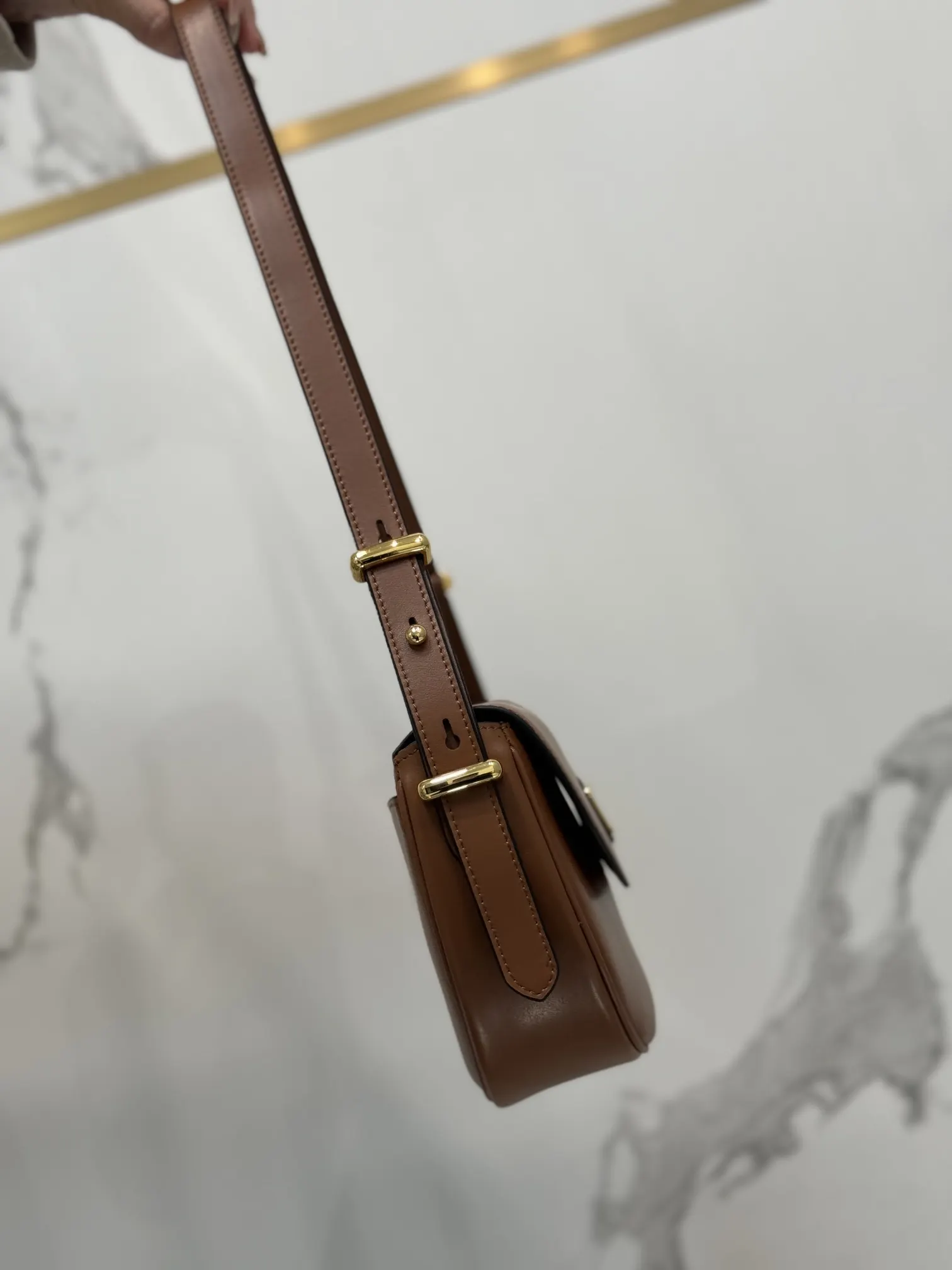 Prada 牛皮 羊皮 斜挎包