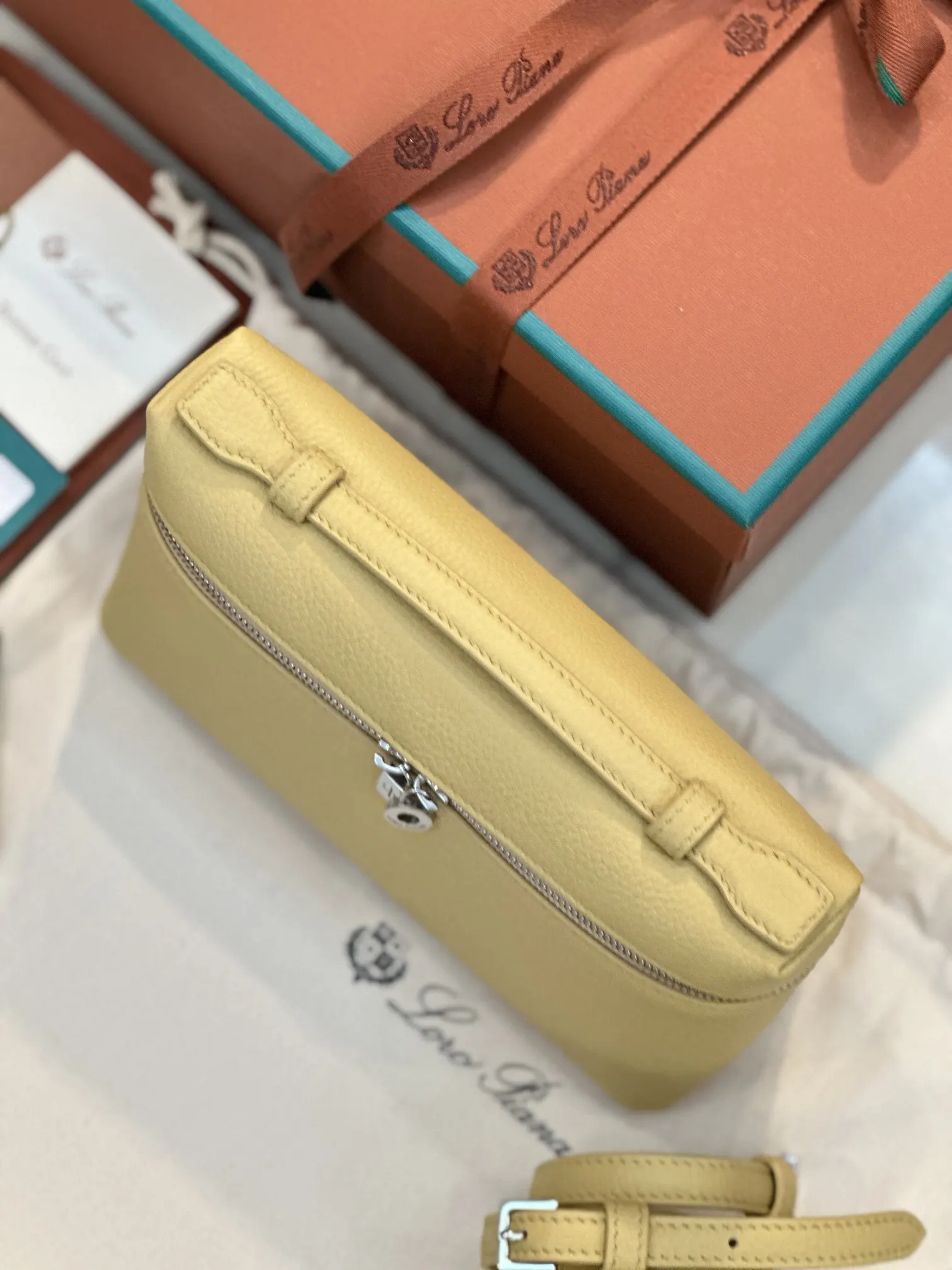 黃色 小牛皮 Loro Piana Extra Poket 手拿包 精致手拿款