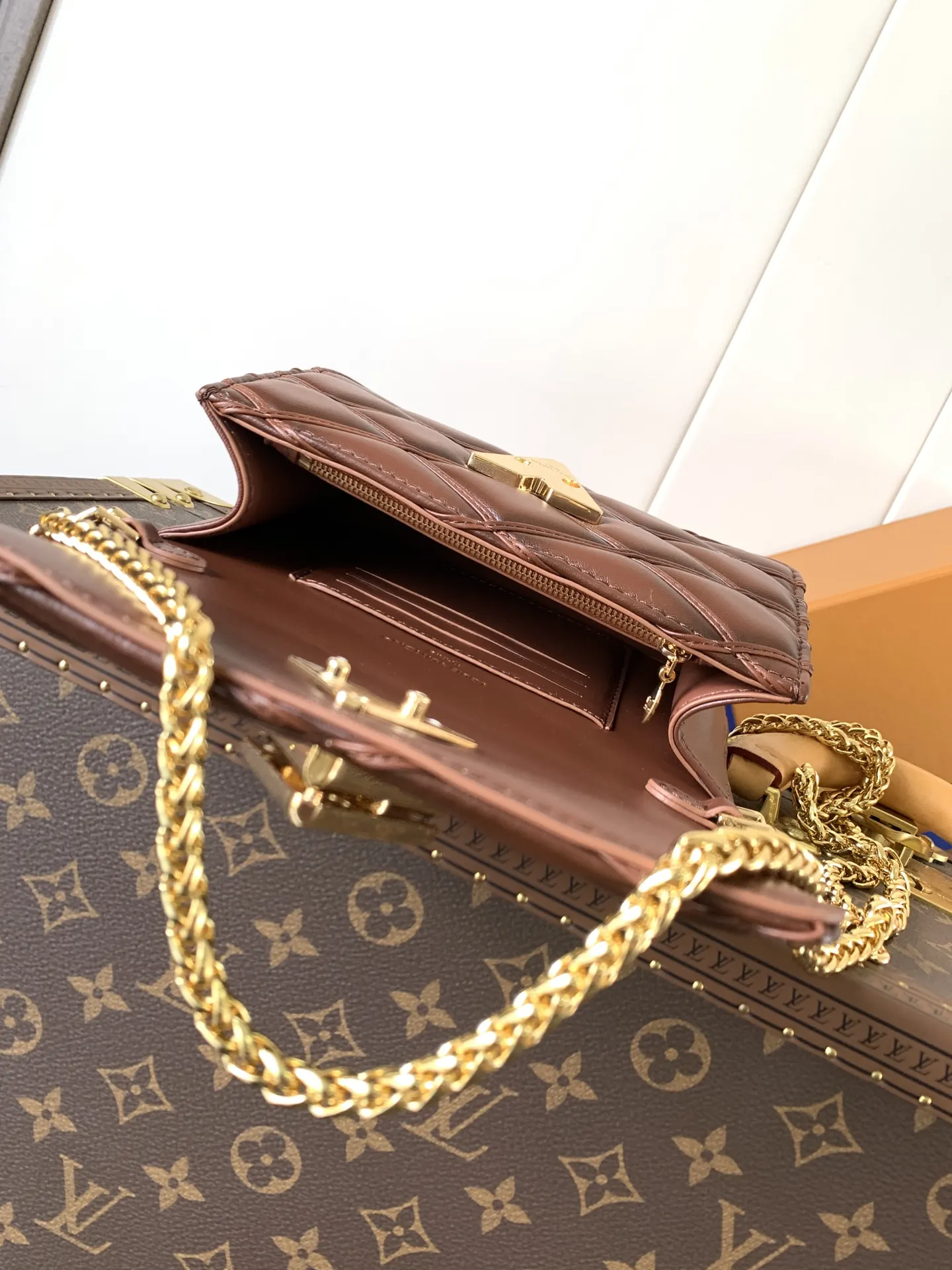 LV Twist black and brown color scheme chain bag, shoulder crossbody Image 6