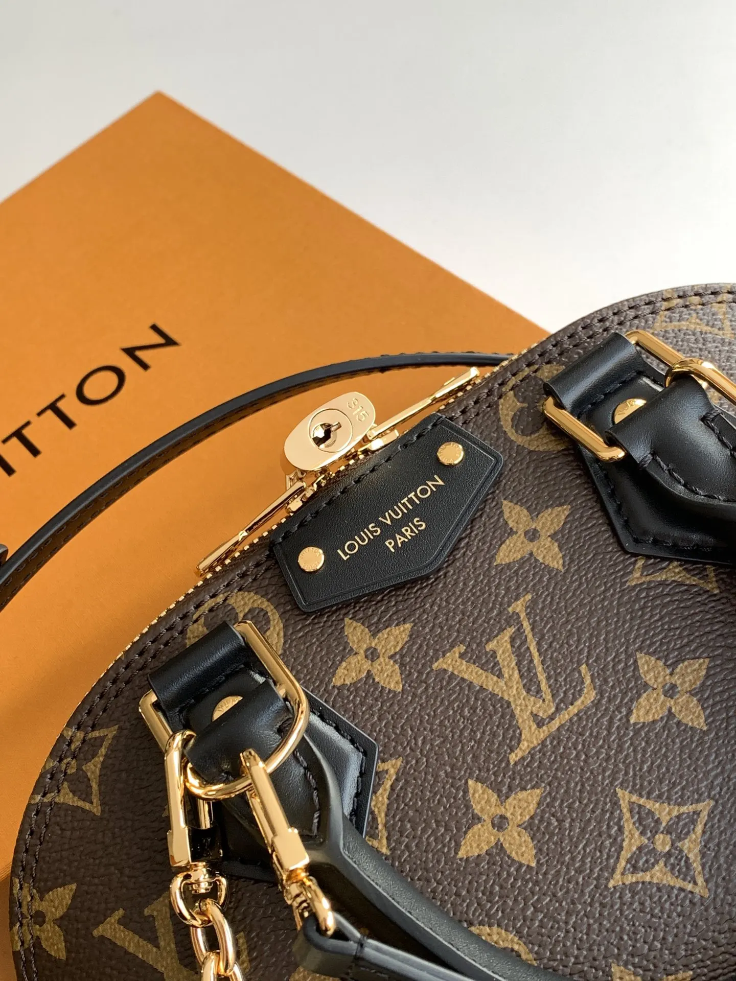 Chain Bag Leather