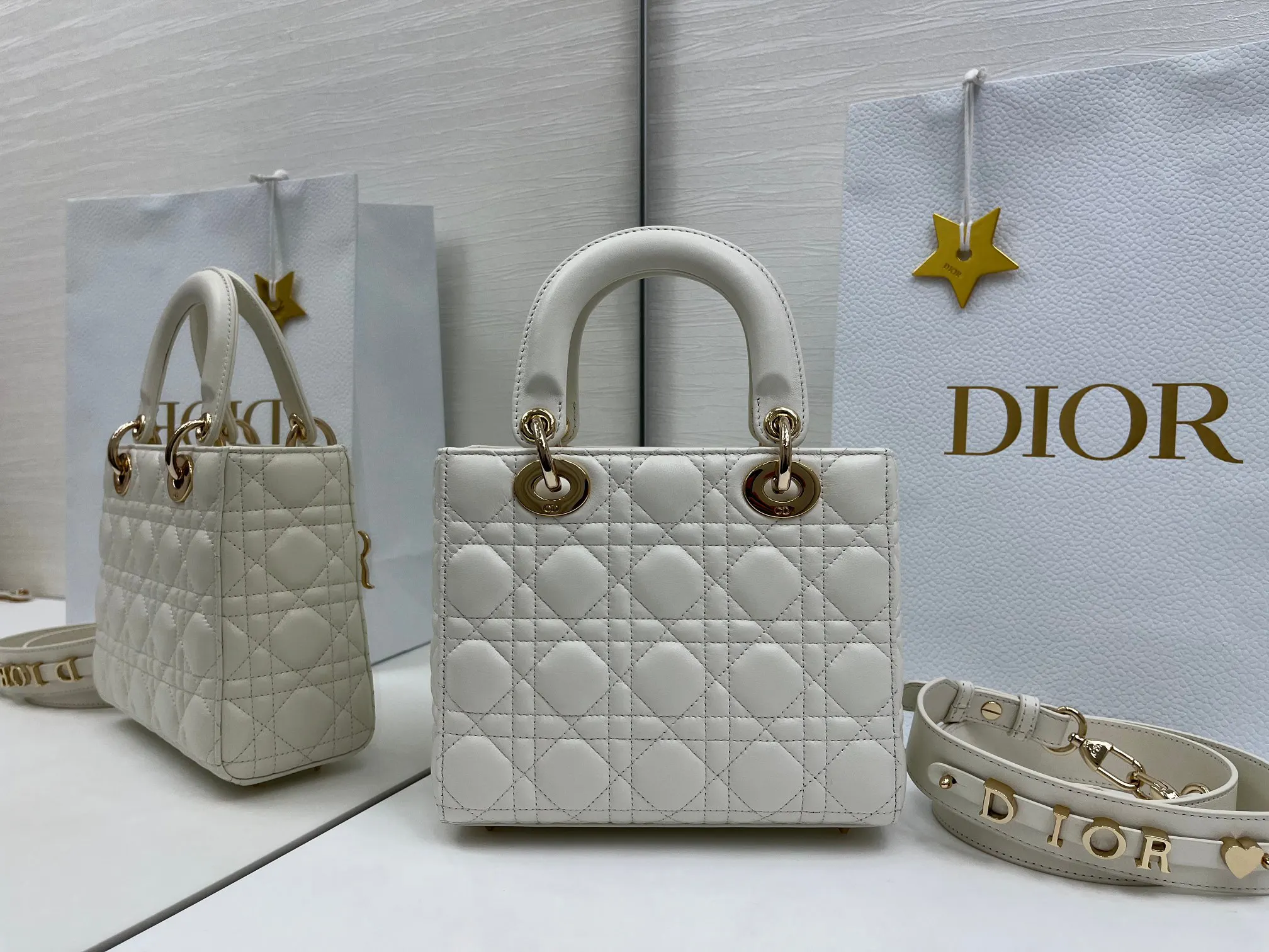 Dior Lady Dior 粉色藤格纹手提斜挎包 小号款 通勤款